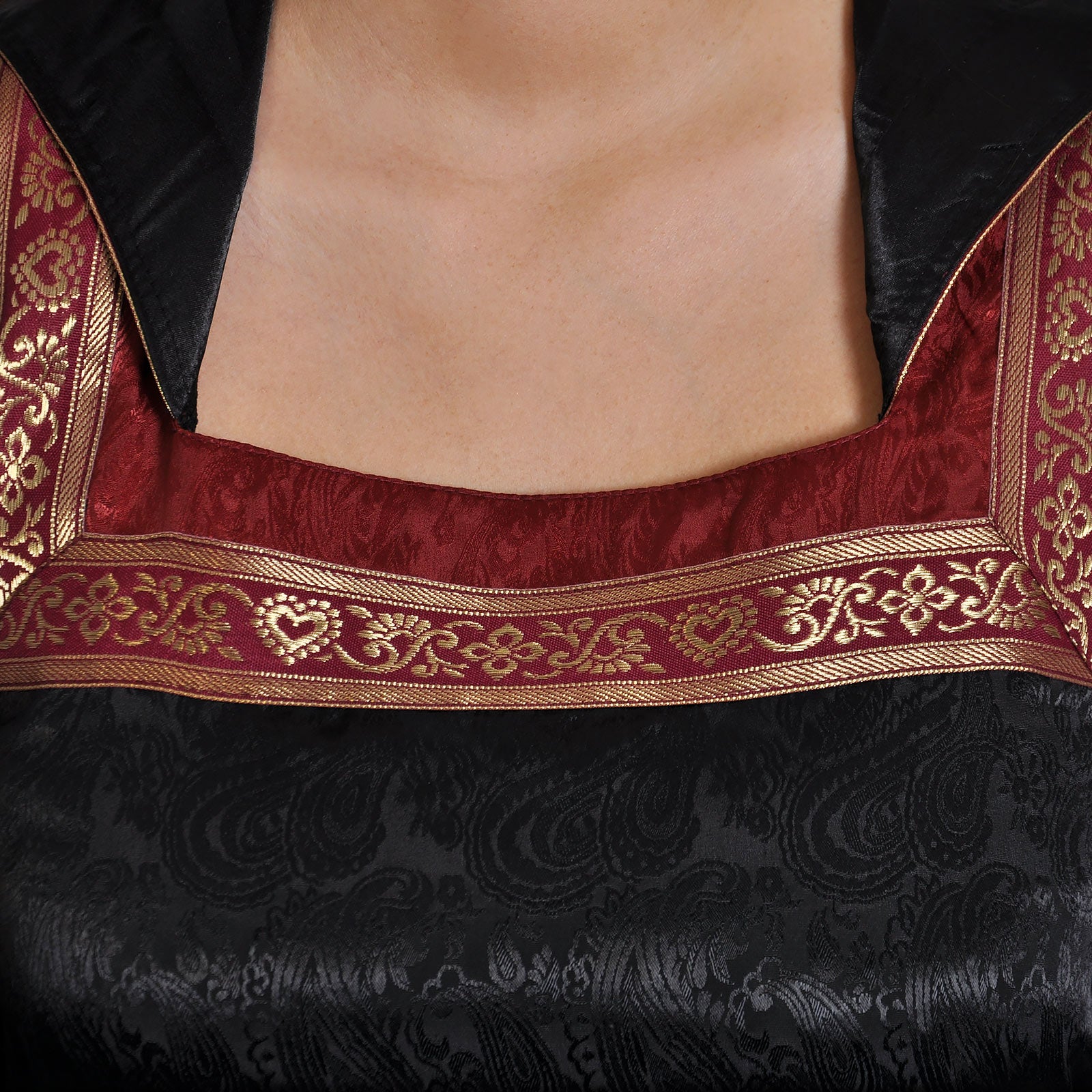 Product image Medieval Dress Otilia with Pointed Hood Black-Bordeaux