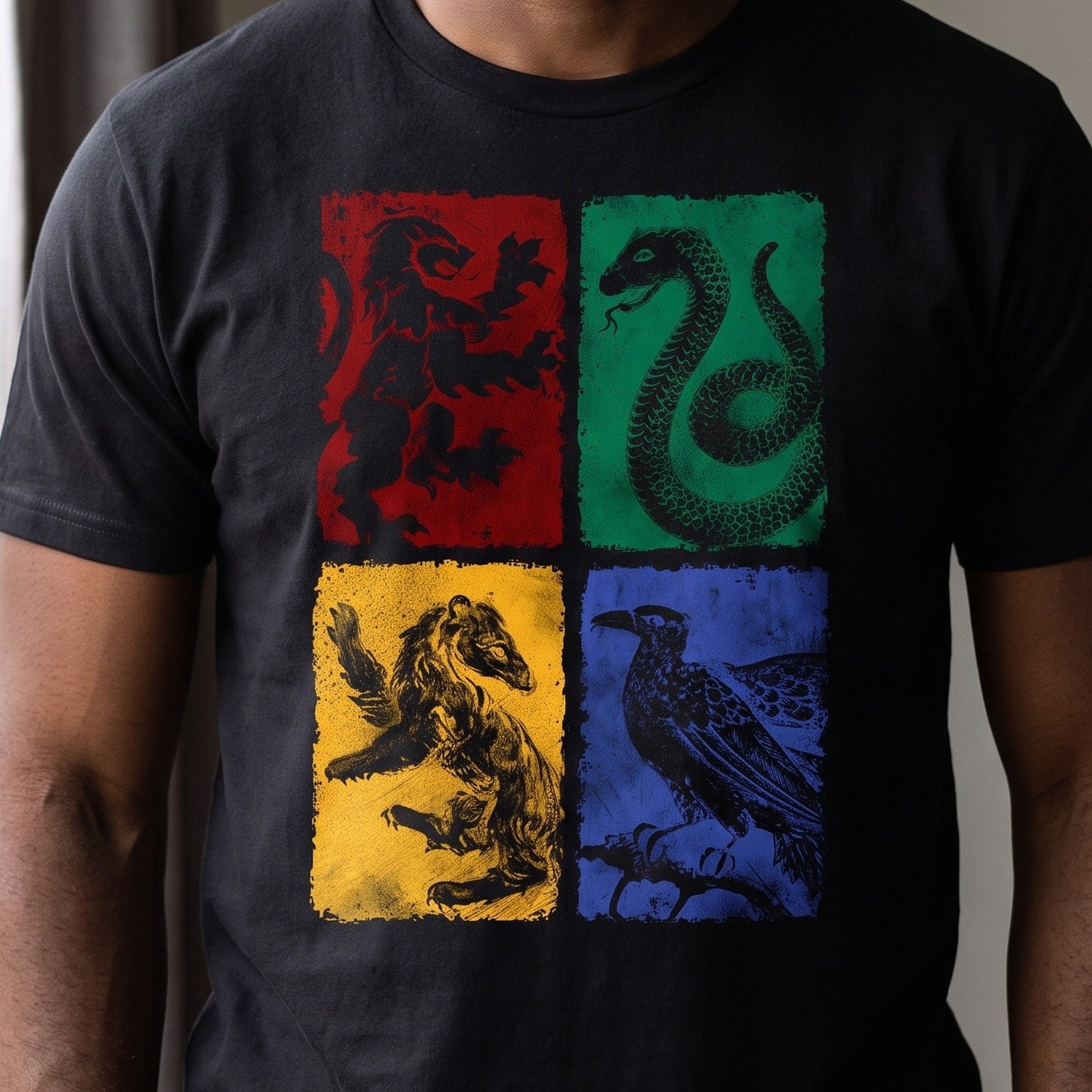 Product image Harry Potter - Hogwarts Crest distressed t-shirt black