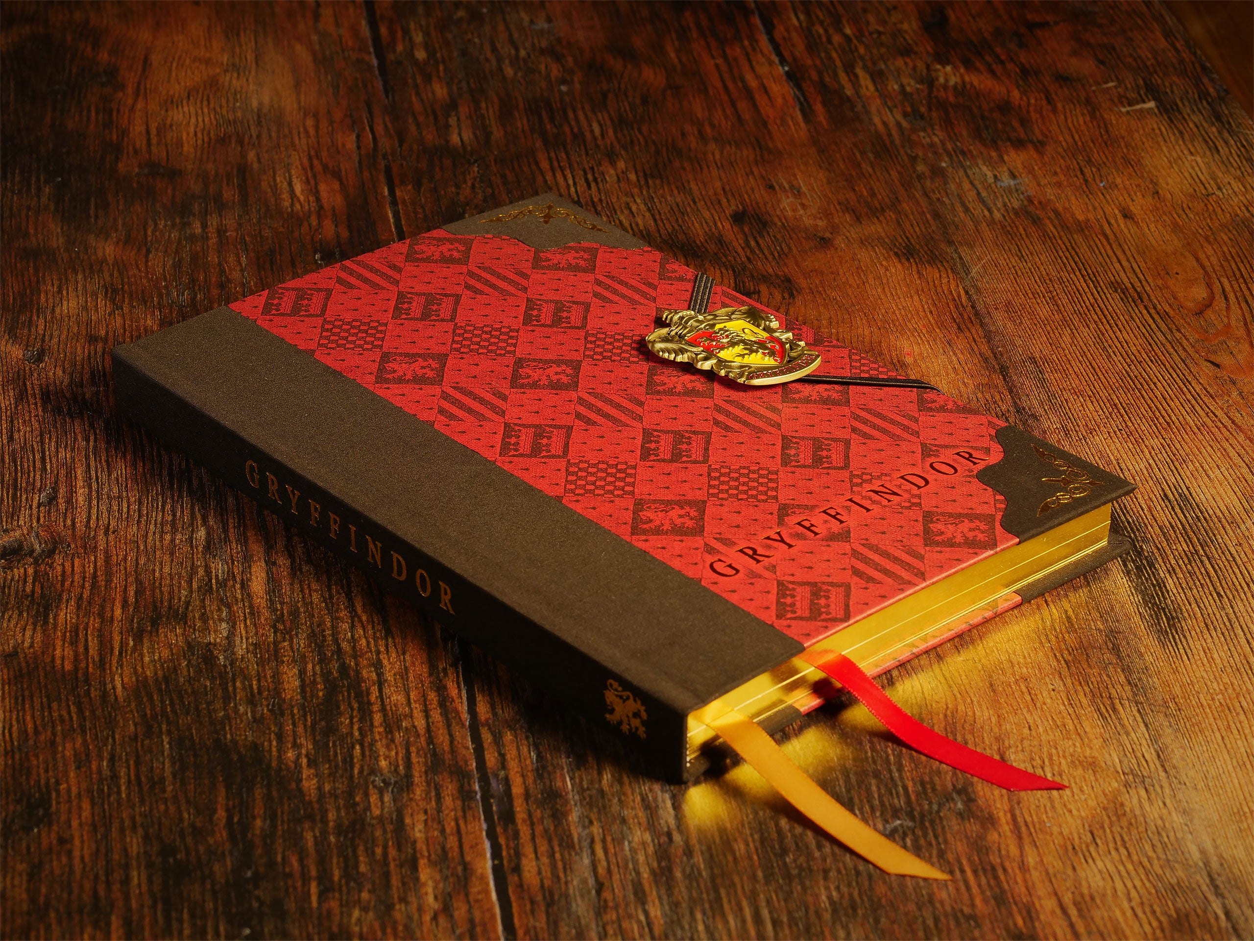 Product image Harry Potter - Gryffindor Crest Deluxe Notebook