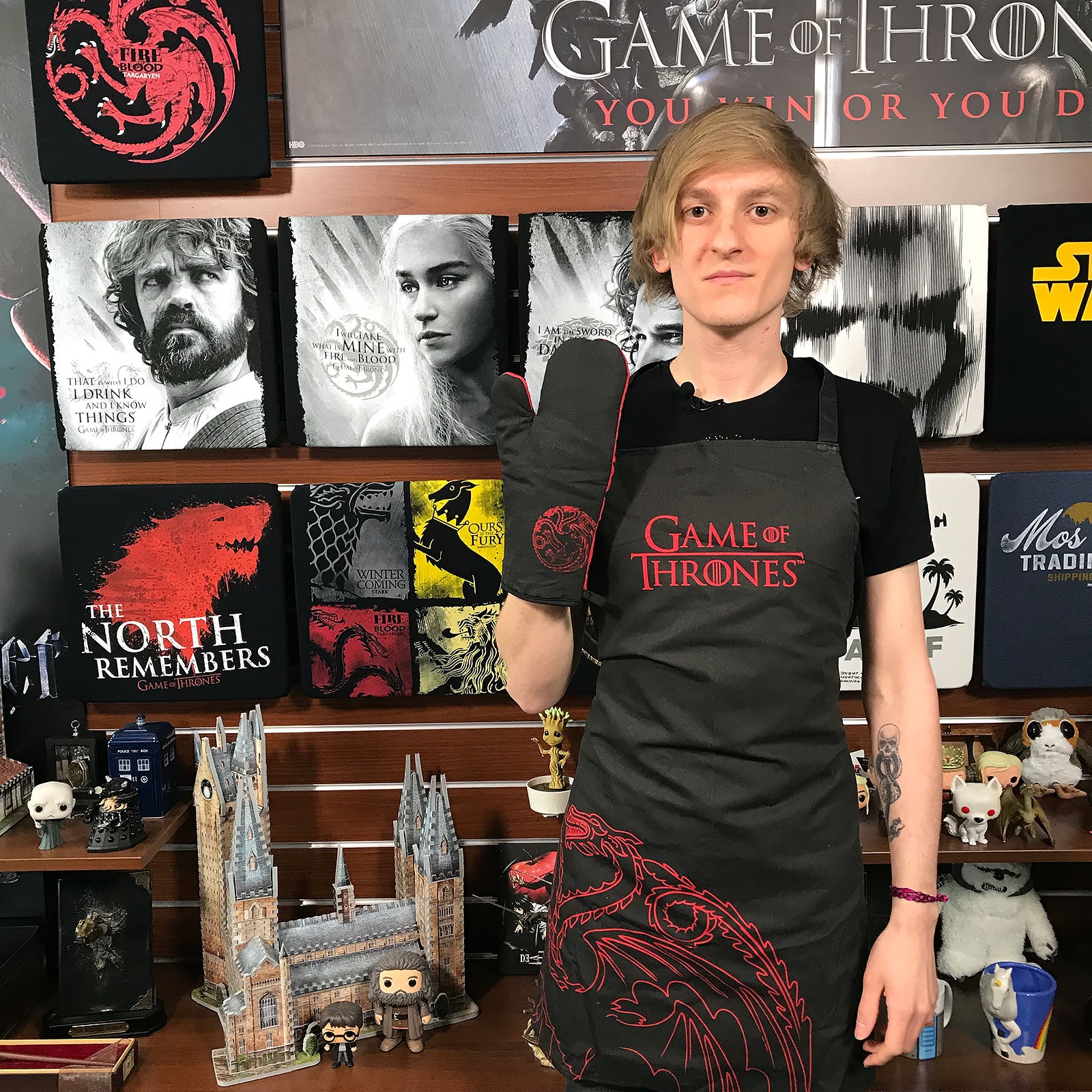 Product image Game of Thrones - Targaryen Apron with Oven Mitt