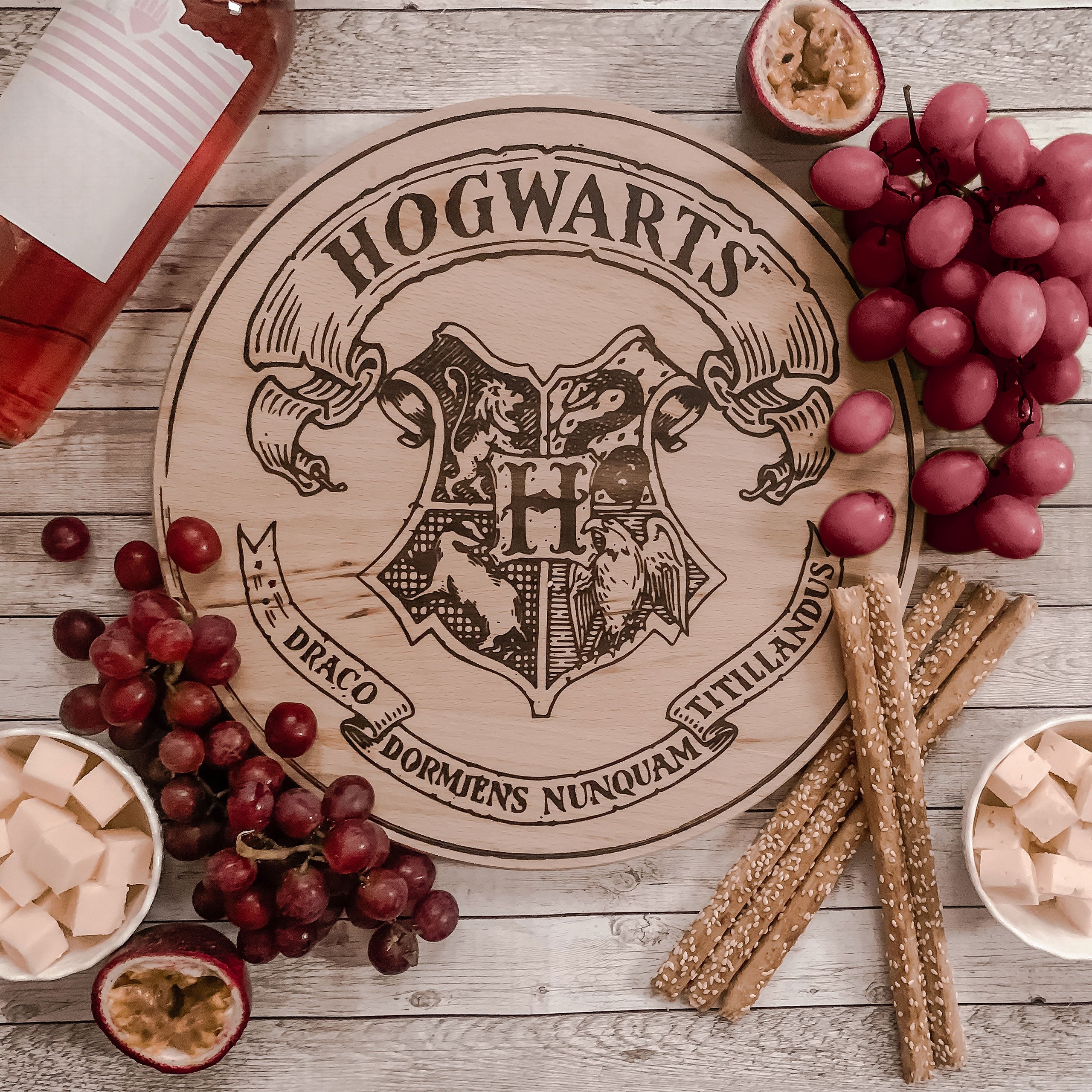 Product image Harry Potter - Hogwarts Crest Cutting Board Beech