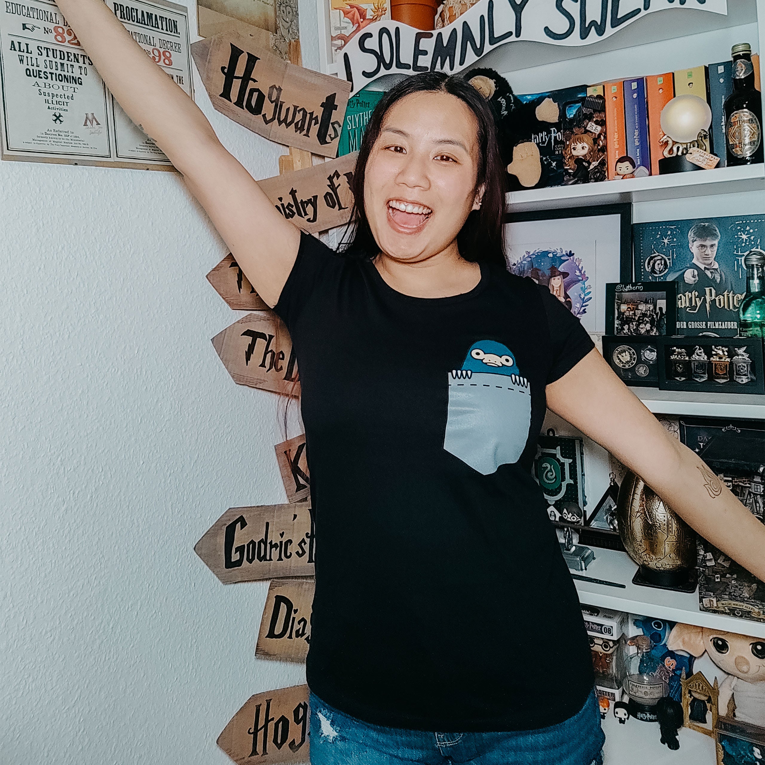 Product image Pocket Niffler - Fantastic Beasts Women's T-Shirt Black