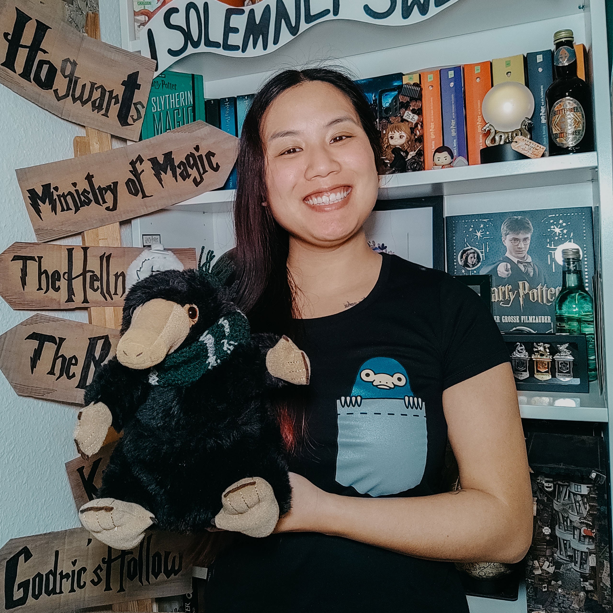 Product image Pocket Niffler - Fantastic Beasts Women's T-Shirt Black