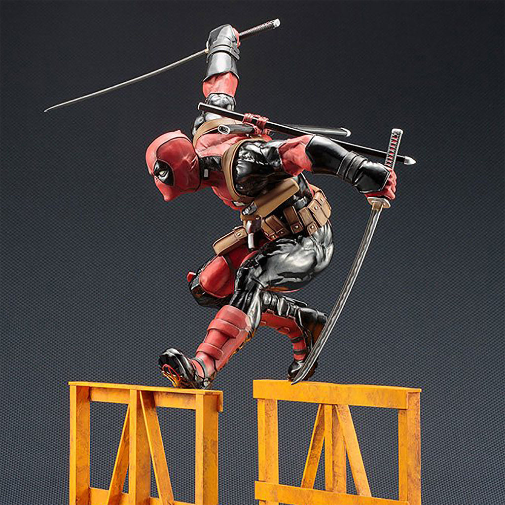Product image Super Deadpool Collector Statue 43 cm