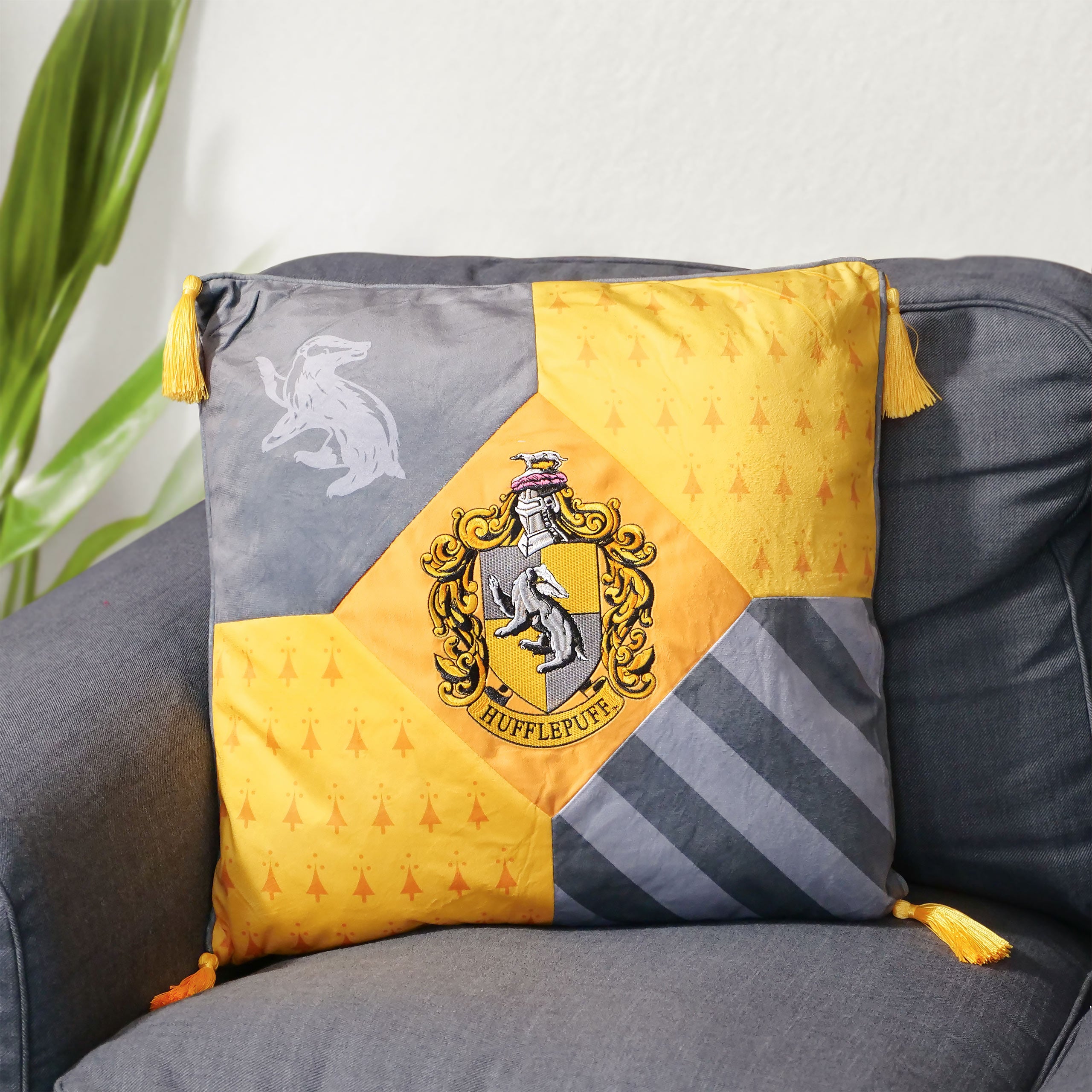 Product image Harry Potter - Hufflepuff cushion with tassels deluxe