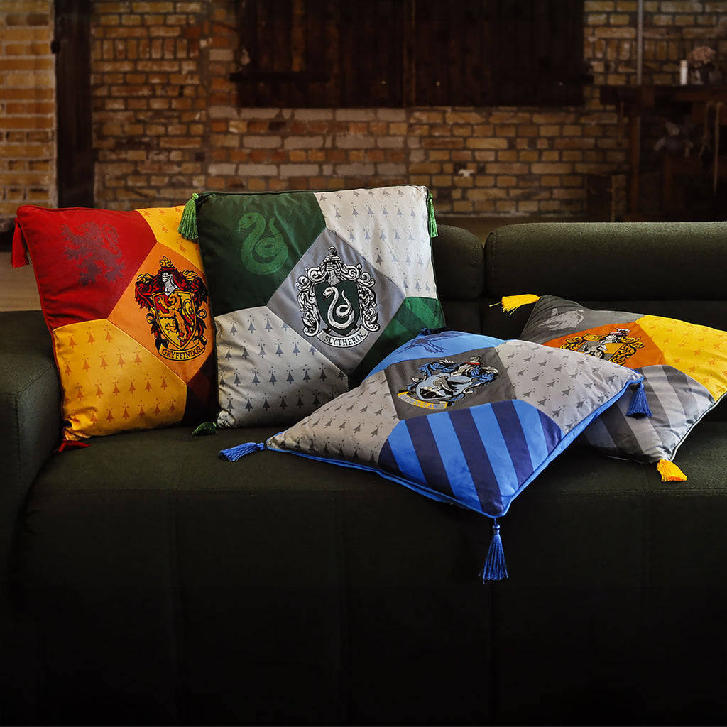 Product image Harry Potter - Hufflepuff cushion with tassels deluxe