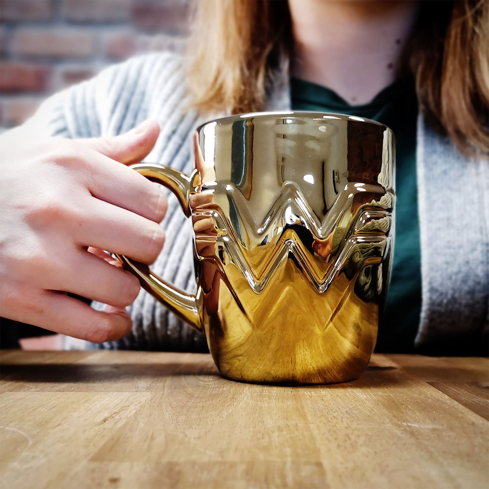 Product image Wonder Woman - Gold Logo Mug