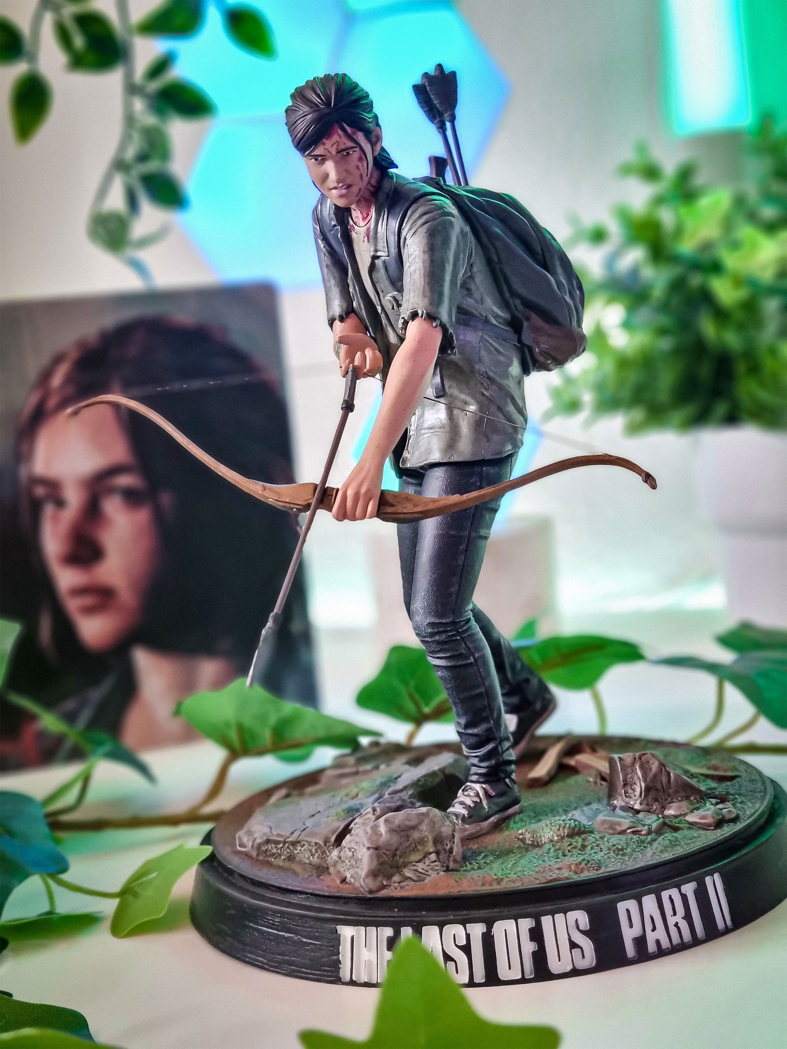 Product image The Last of Us - Ellie with Bow Statue 21 cm