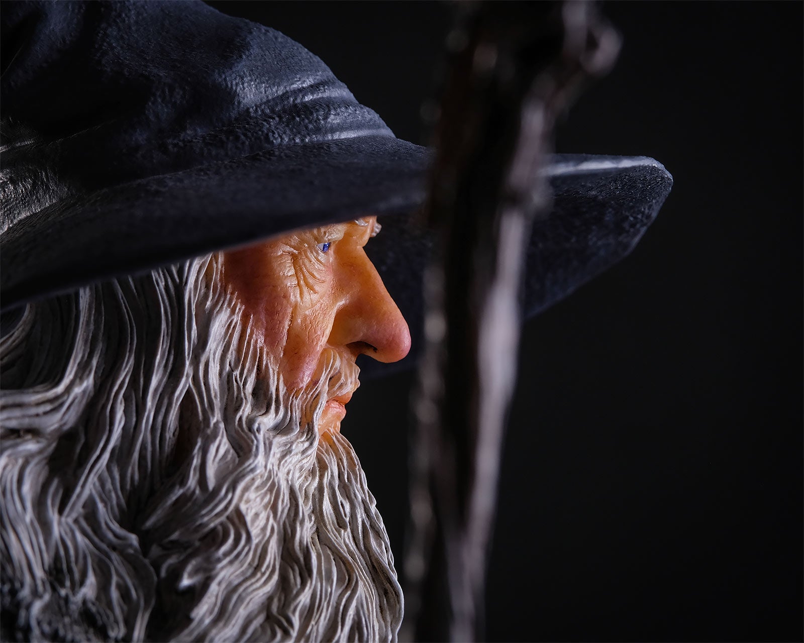 Product image The Lord of the Rings - Gandalf the Grey Classic Series Deluxe Figure 35 cm