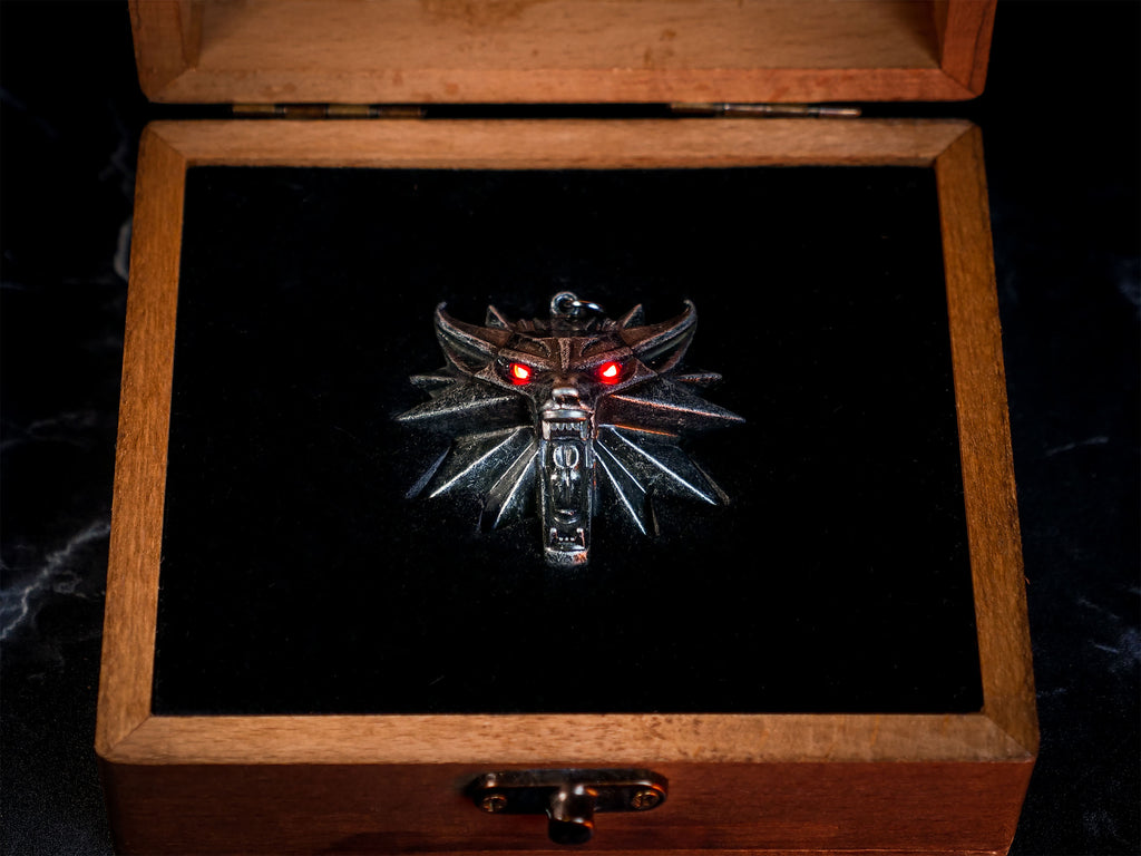 Product image Witcher - Wild Hunt Medallion with LED Eyes in Gift Box