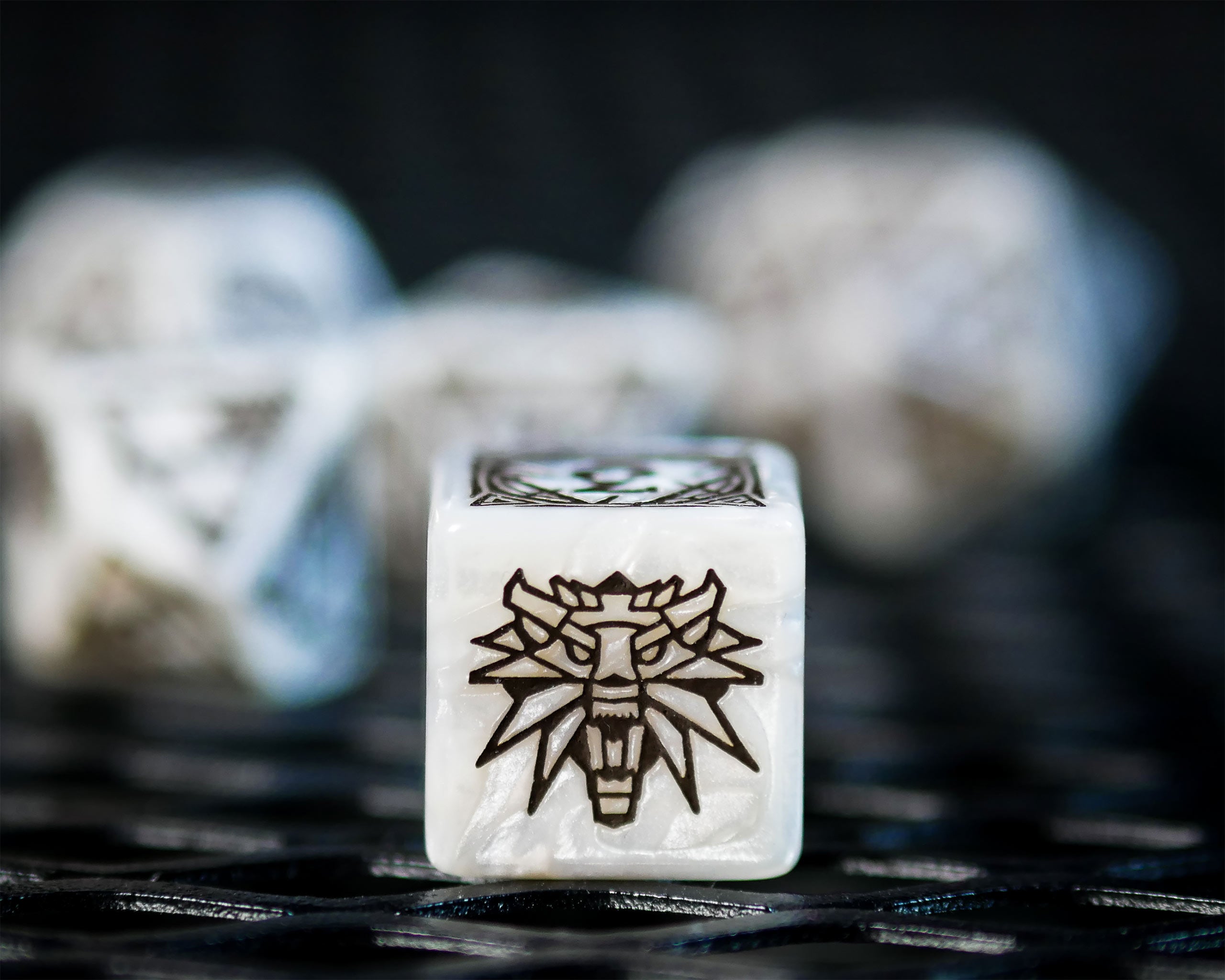Product image Witcher - Geralt White Wolf RPG Dice Set 7pcs with Collector's Coin
