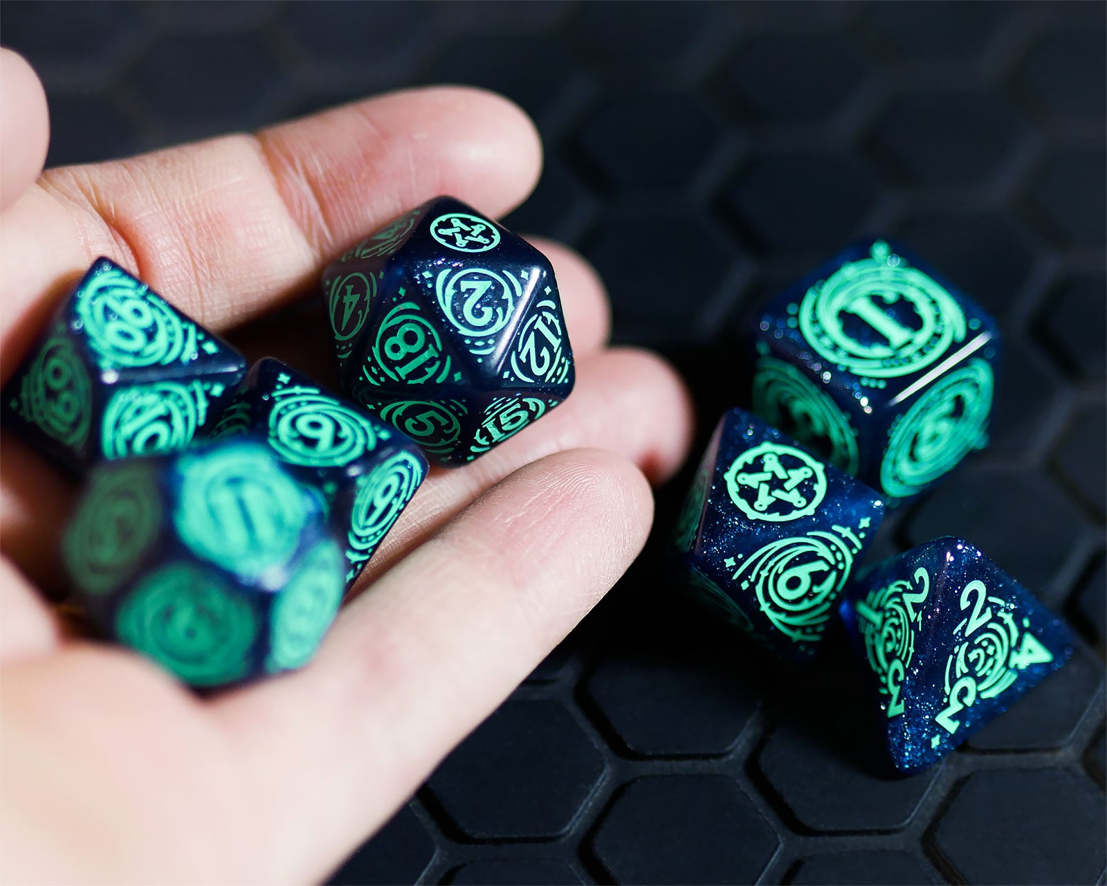 Product image Witcher - Yennefer Sorceress Supreme RPG Dice Set 7pcs with Collectible Coin