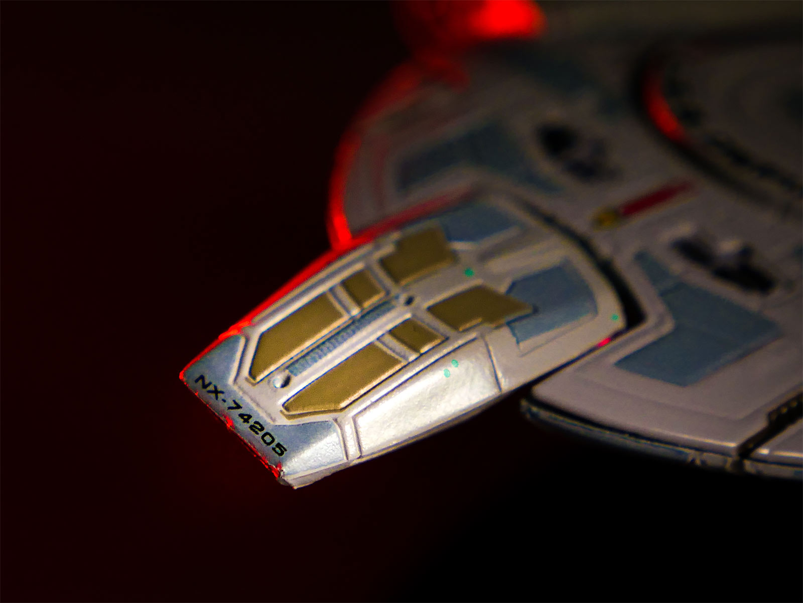 Product image Star Trek - Starship U.S.S. Defiant NX-74205 Hero Collector Figure