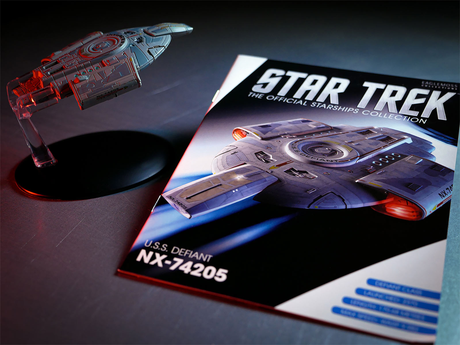 Product image Star Trek - Starship U.S.S. Defiant NX-74205 Hero Collector Figure