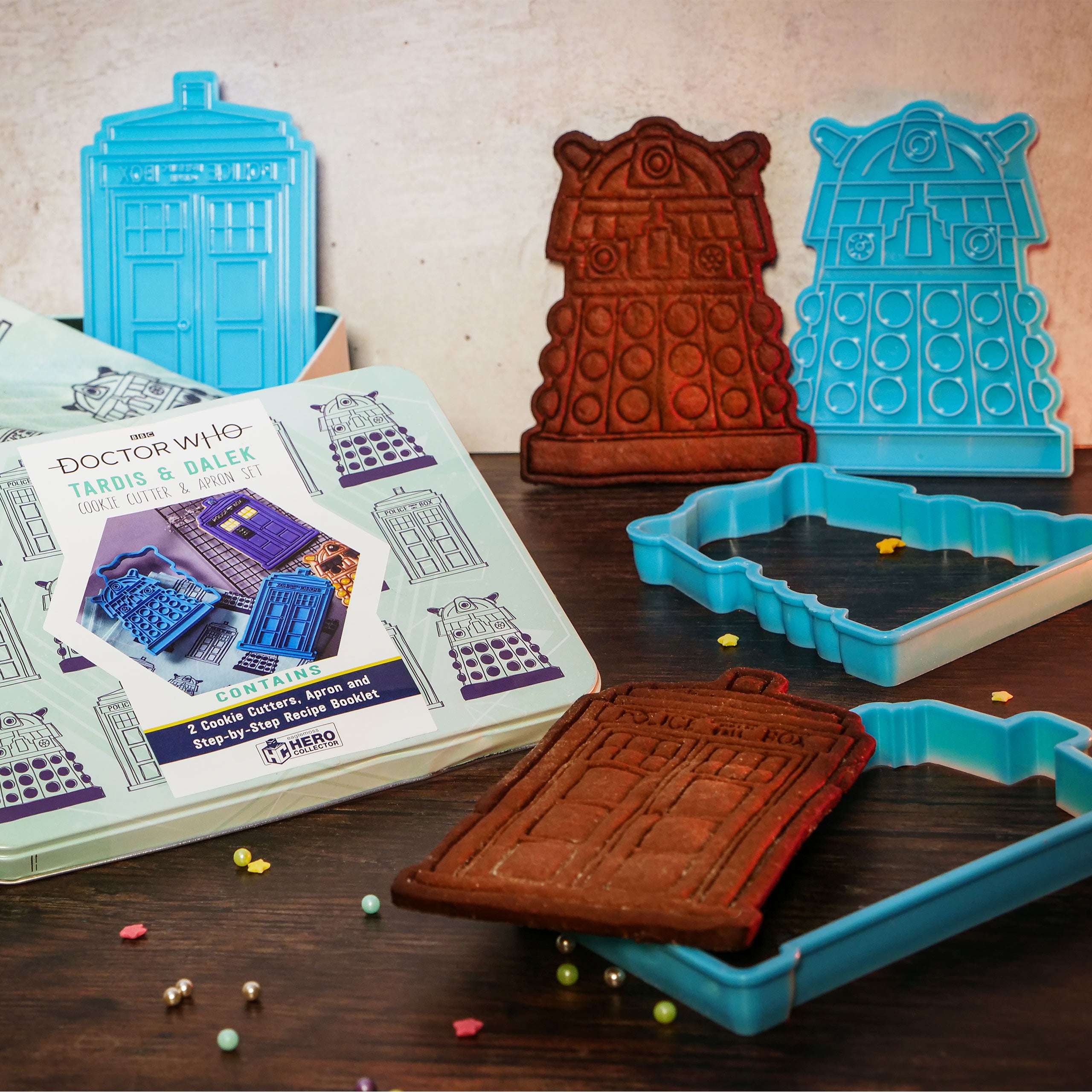 Product image Doctor Who - Tardis and Dalek Cookie Jar with Cookie Cutters and Apron