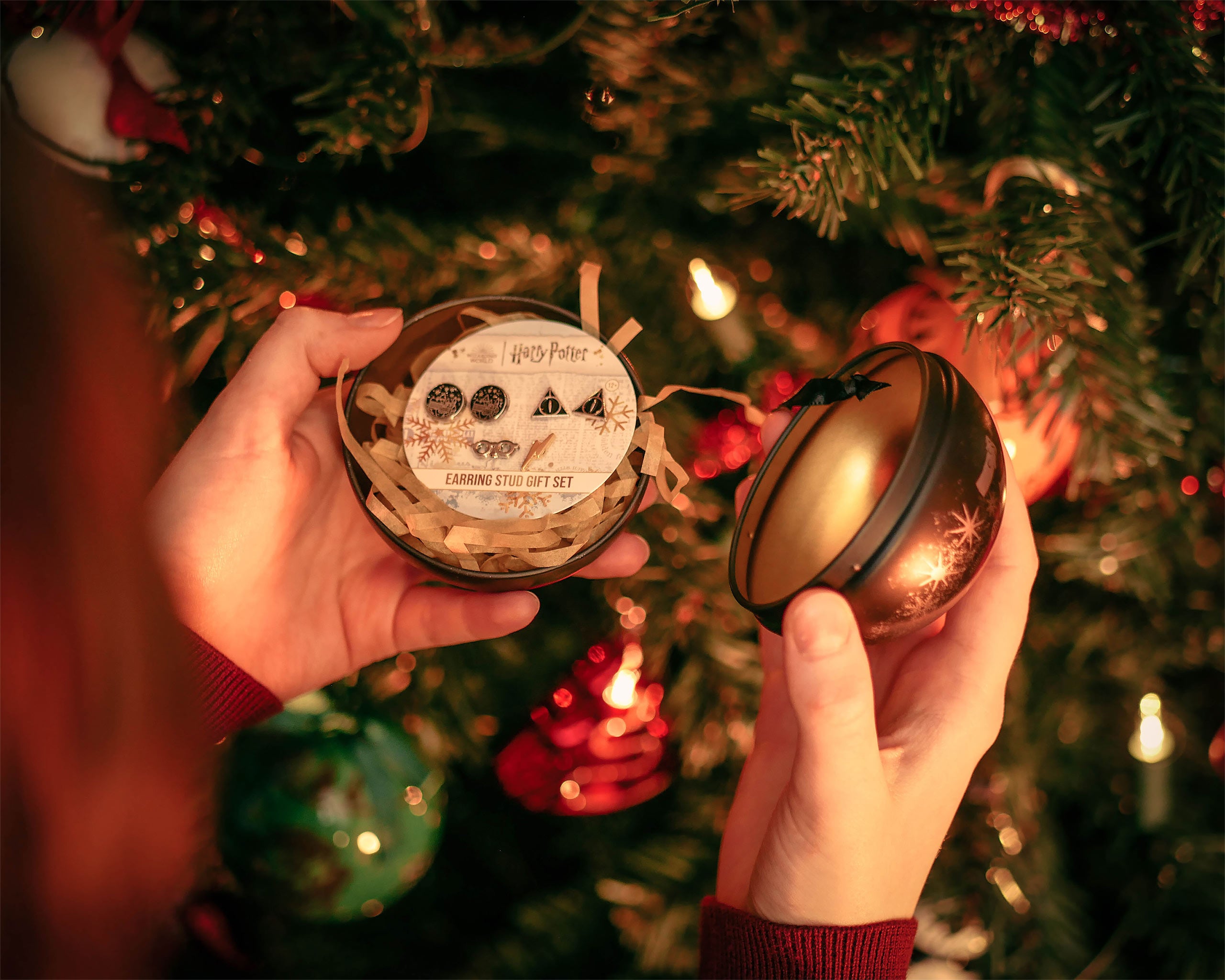 Product image Harry Potter - Hogwarts Christmas Bauble with Earring Set