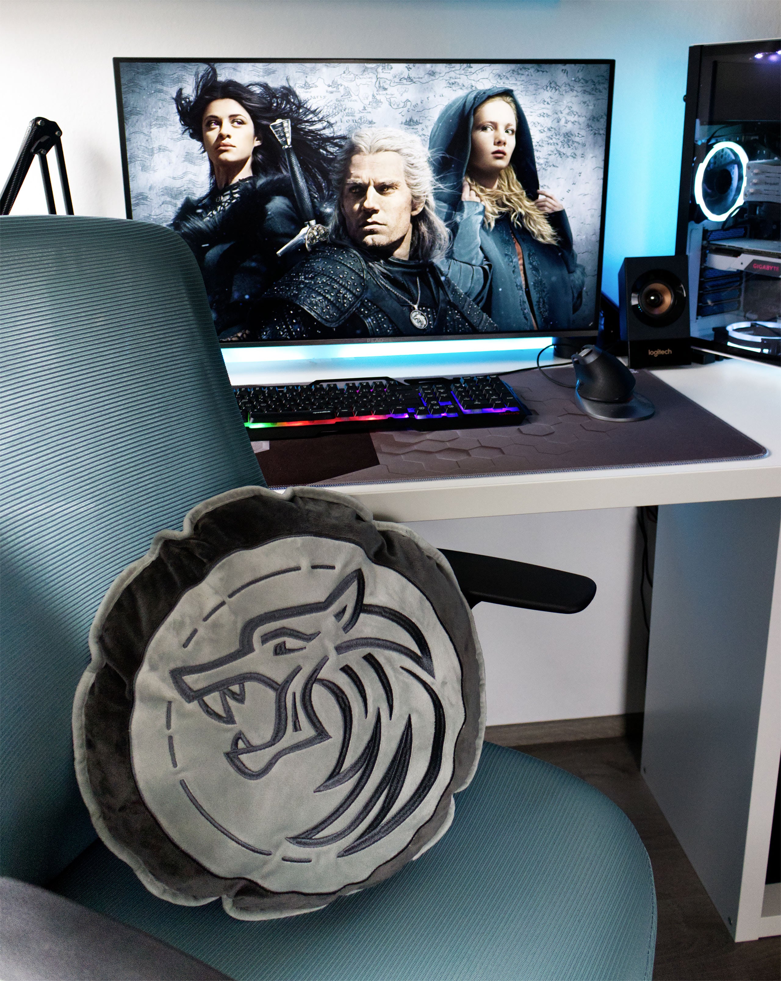 Product image Witcher - Wolf School Plush Pillow