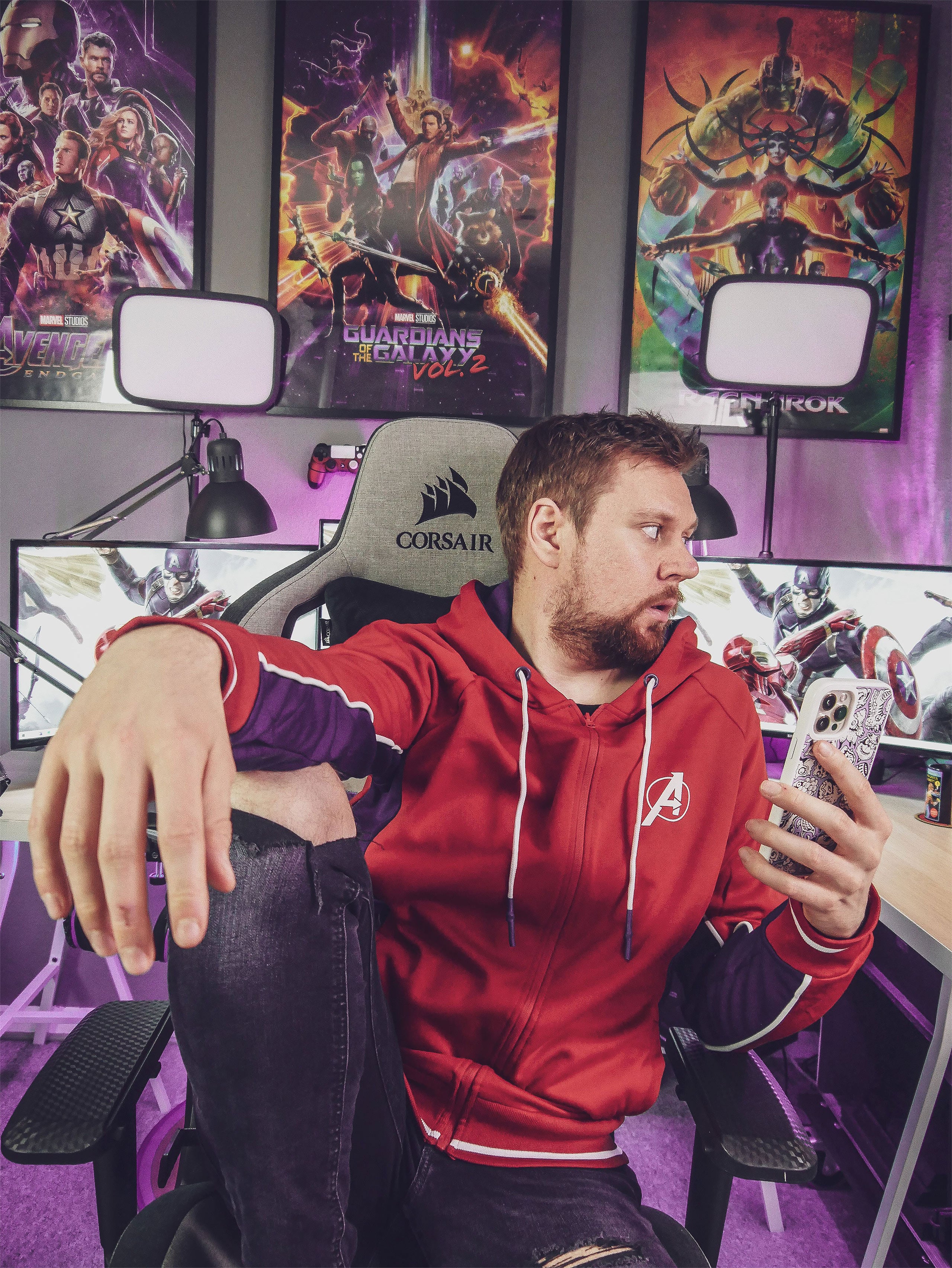 Product image Avengers - Logo Hoodie