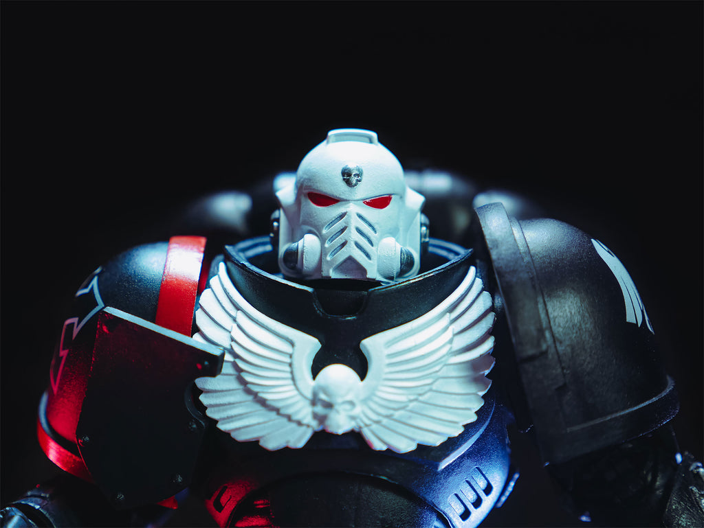 Product image Warhammer 40k - Raven Guard Veteran Sergeant Action Figure 18.5 cm