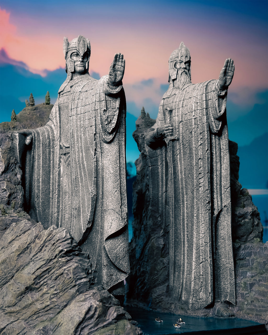 Product image The Lord of the Rings - Argonath Environment Figure Deluxe 34 cm
