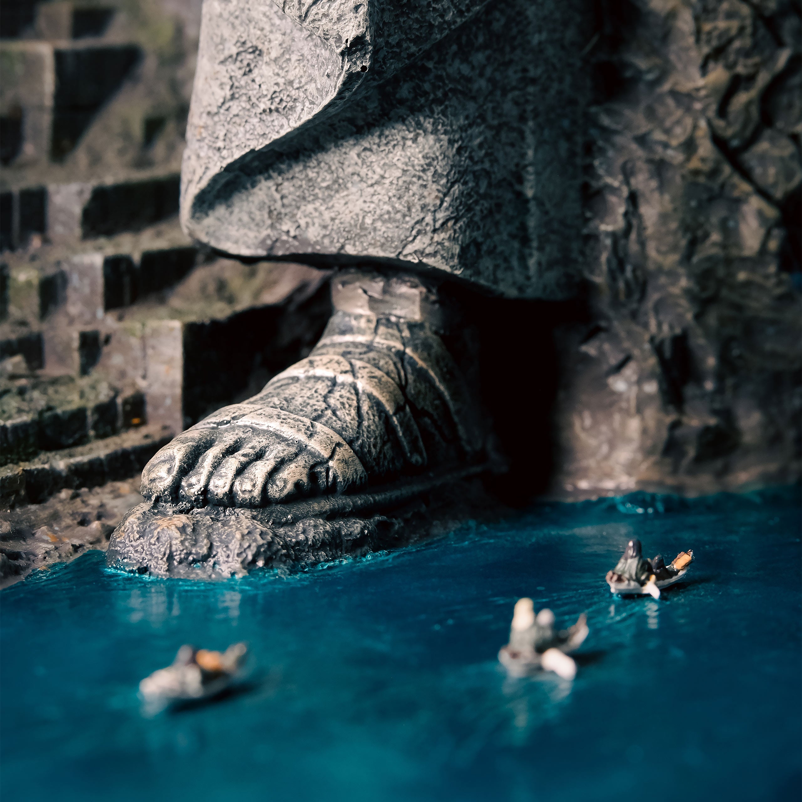 Product image The Lord of the Rings - Argonath Environment Figure Deluxe 34 cm