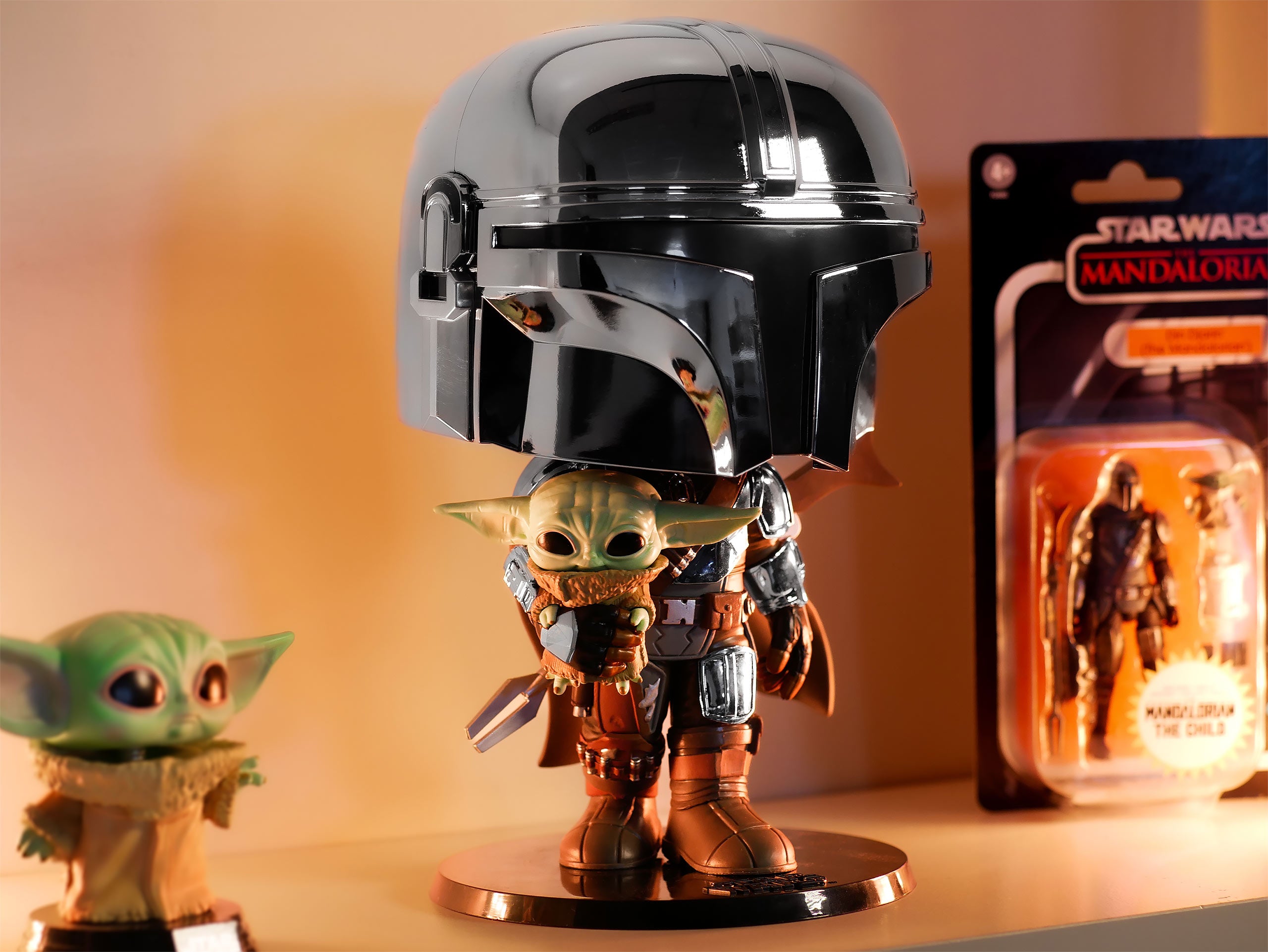 Product image Mandalorian Chrome Funko Pop Bobblehead Figure 26 cm - Star Wars