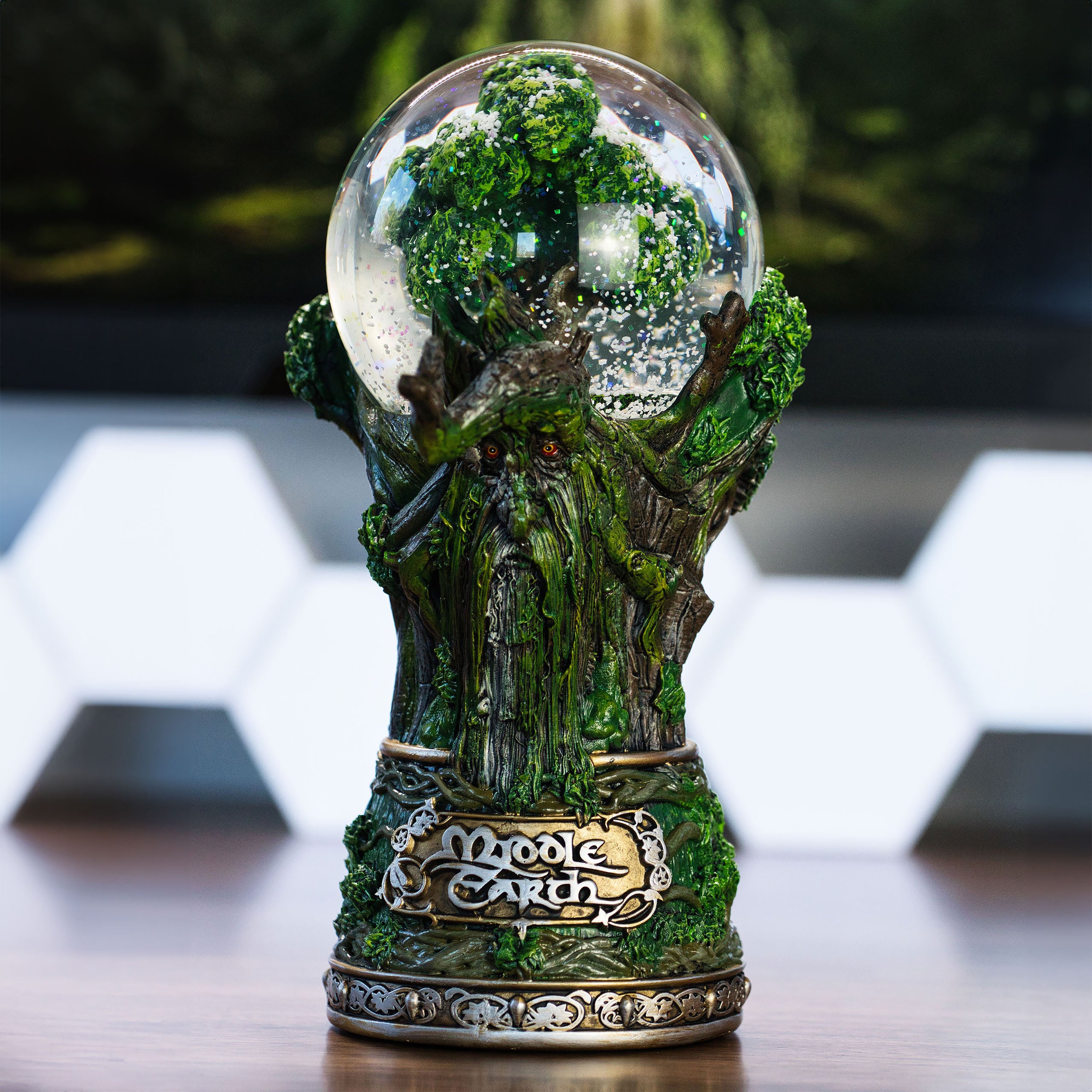 Product image The Lord of the Rings - Treebeard deluxe snow globe