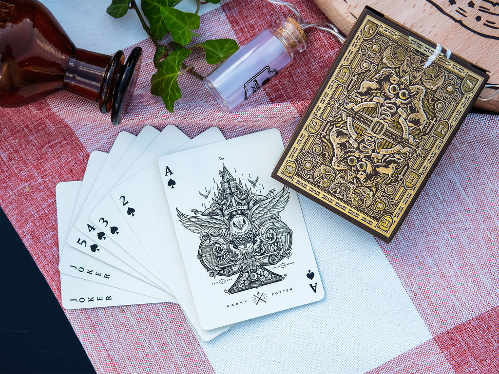 Product image Harry Potter - Hufflepuff Card Game Deluxe Edition
