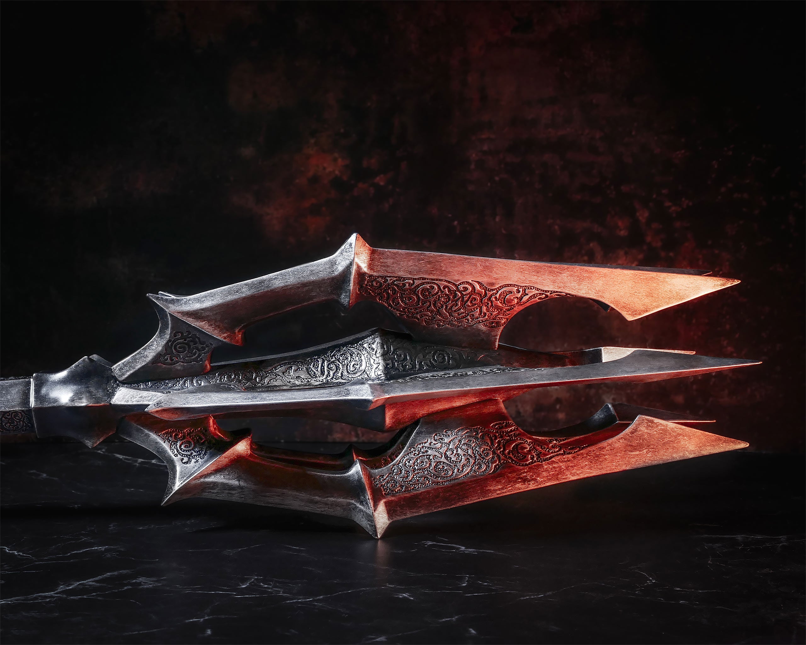 Product image The Lord of the Rings – Sauron’s Mace Replica with War Banner (Red Eye Edition)