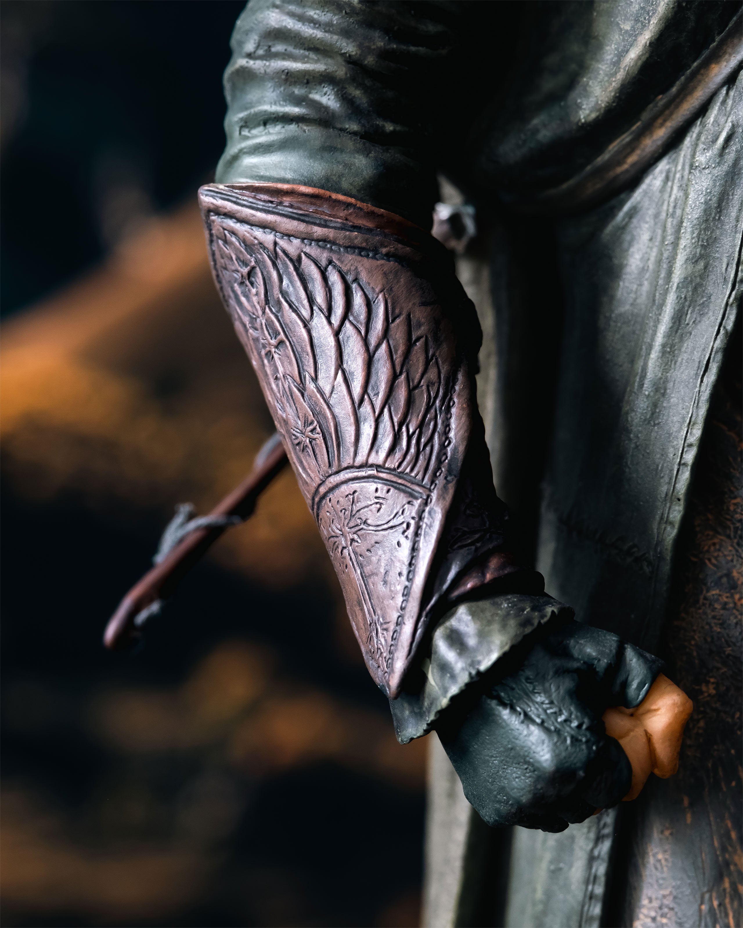 Product image The Lord of the Rings - Aragorn Statue Deluxe 1:6