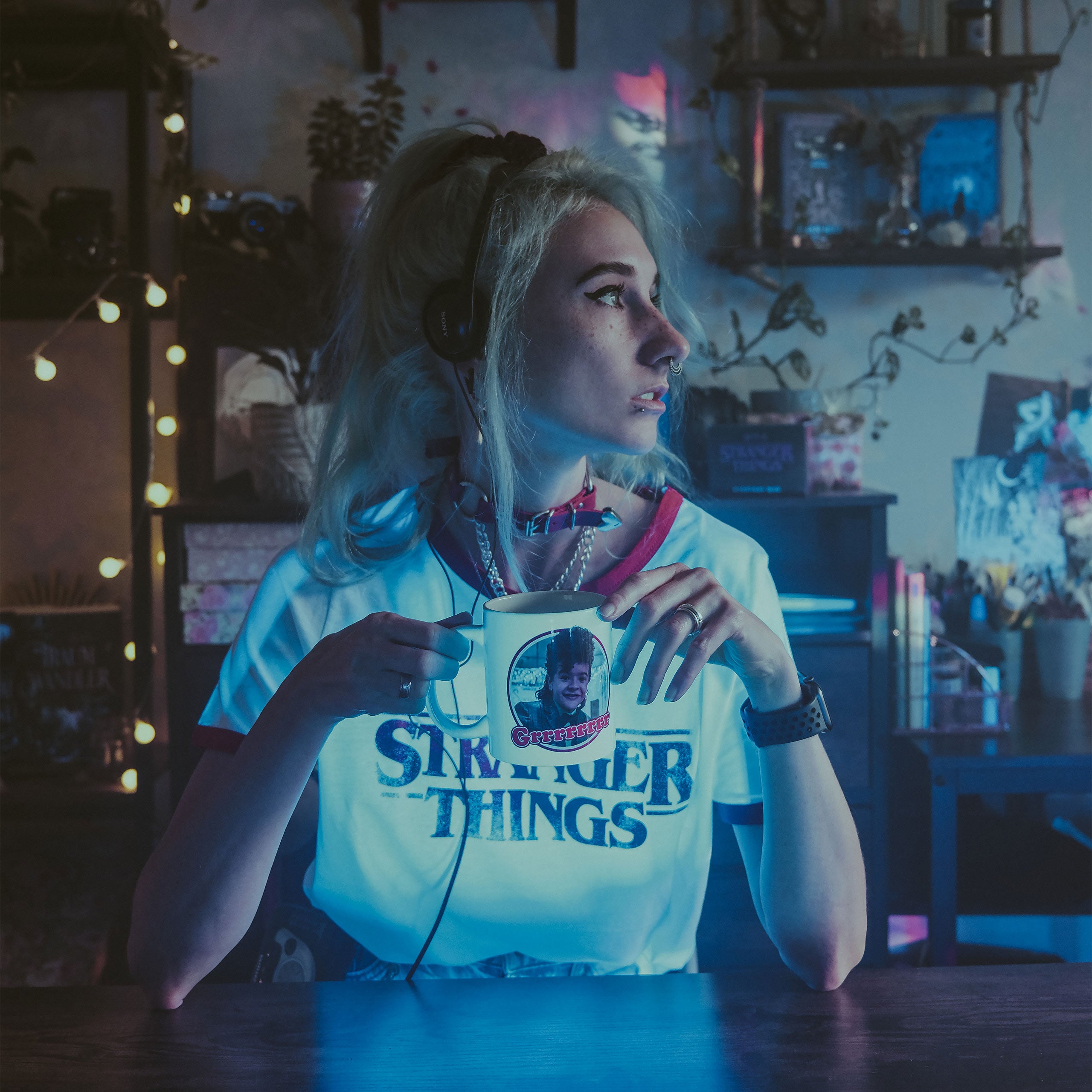Product image Stranger Things - Distressed Logo Crop Top white