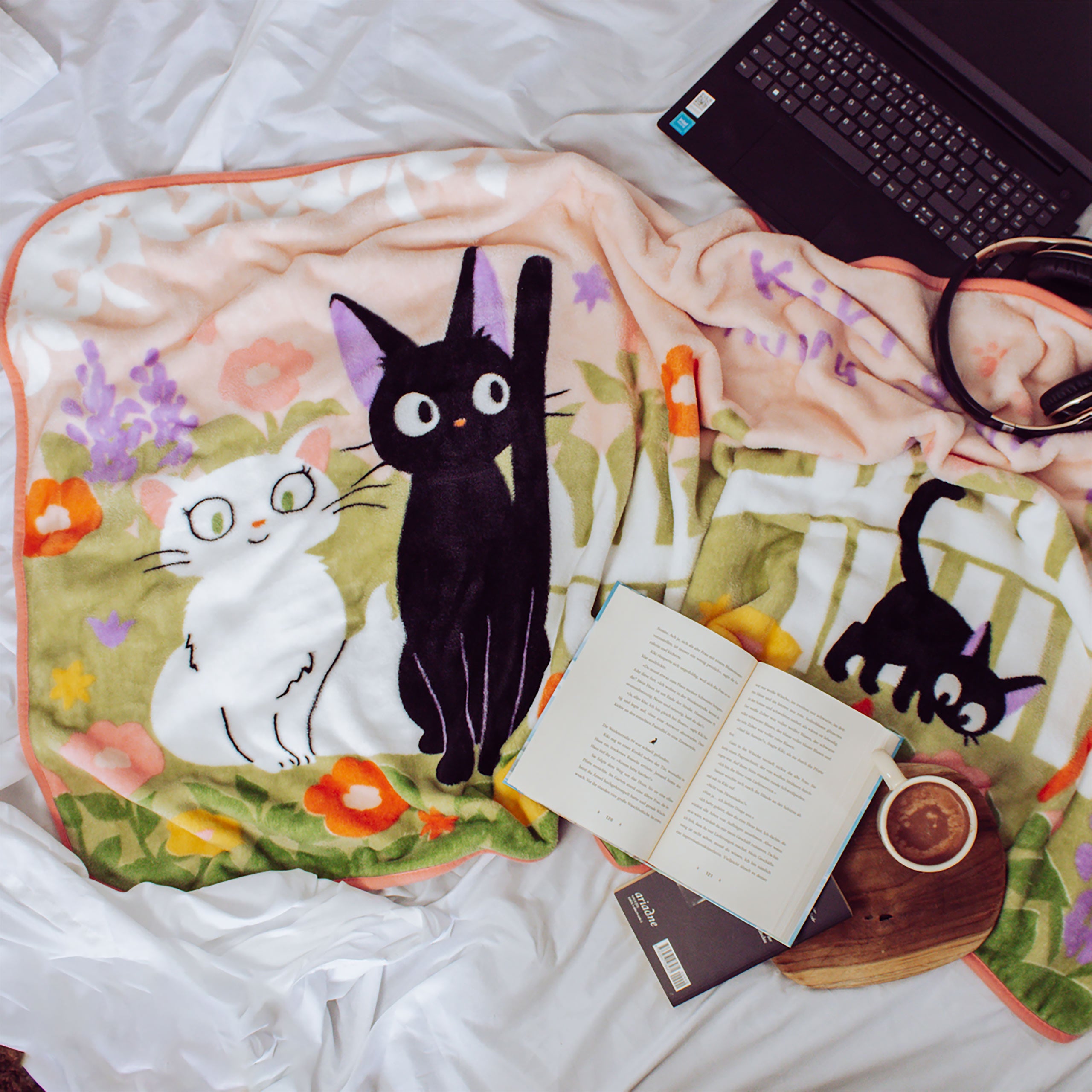 Product image Kiki's Little Delivery Service - Jiji and Lily Blanket