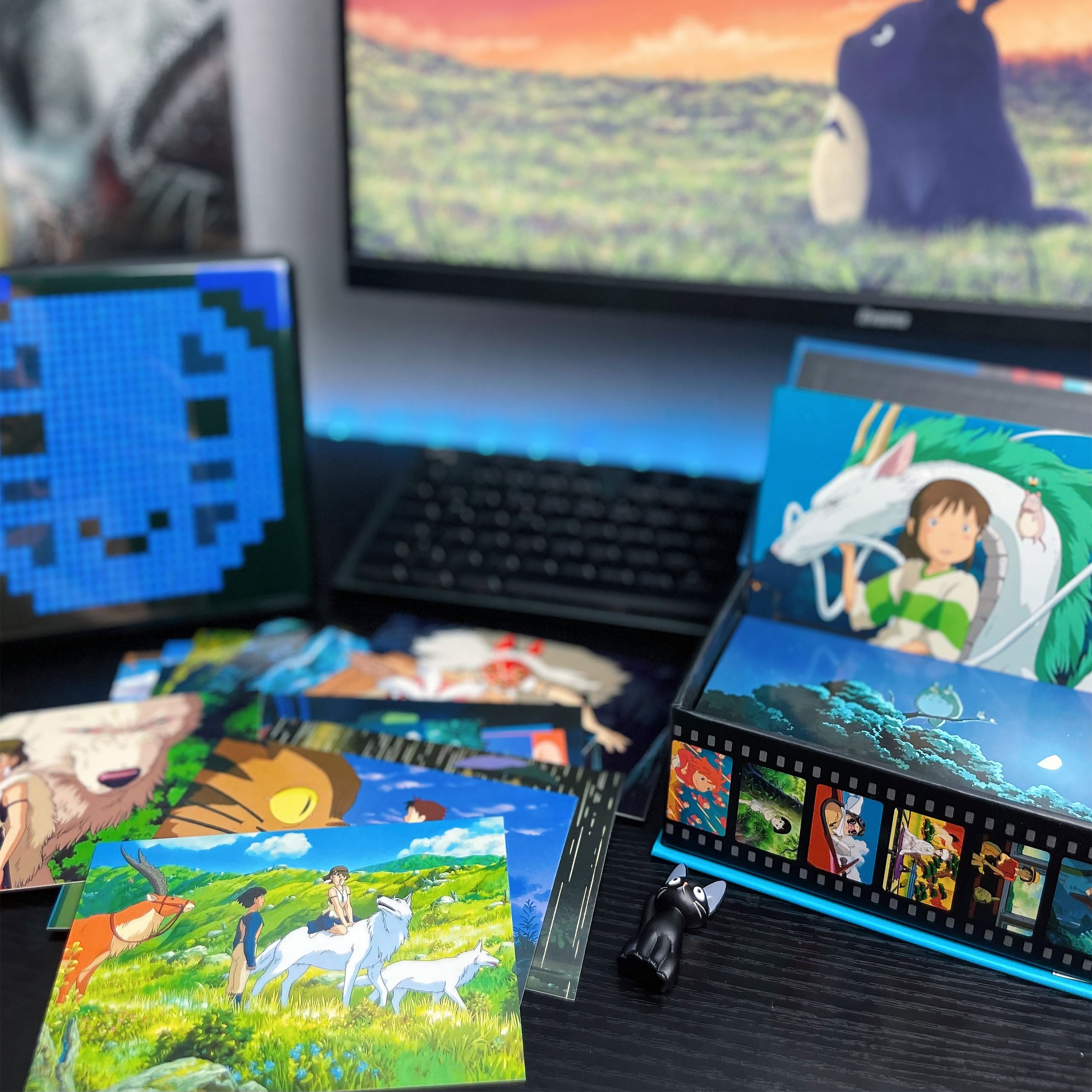 Product image Studio Ghibli - 100 Postcards in Gift Box