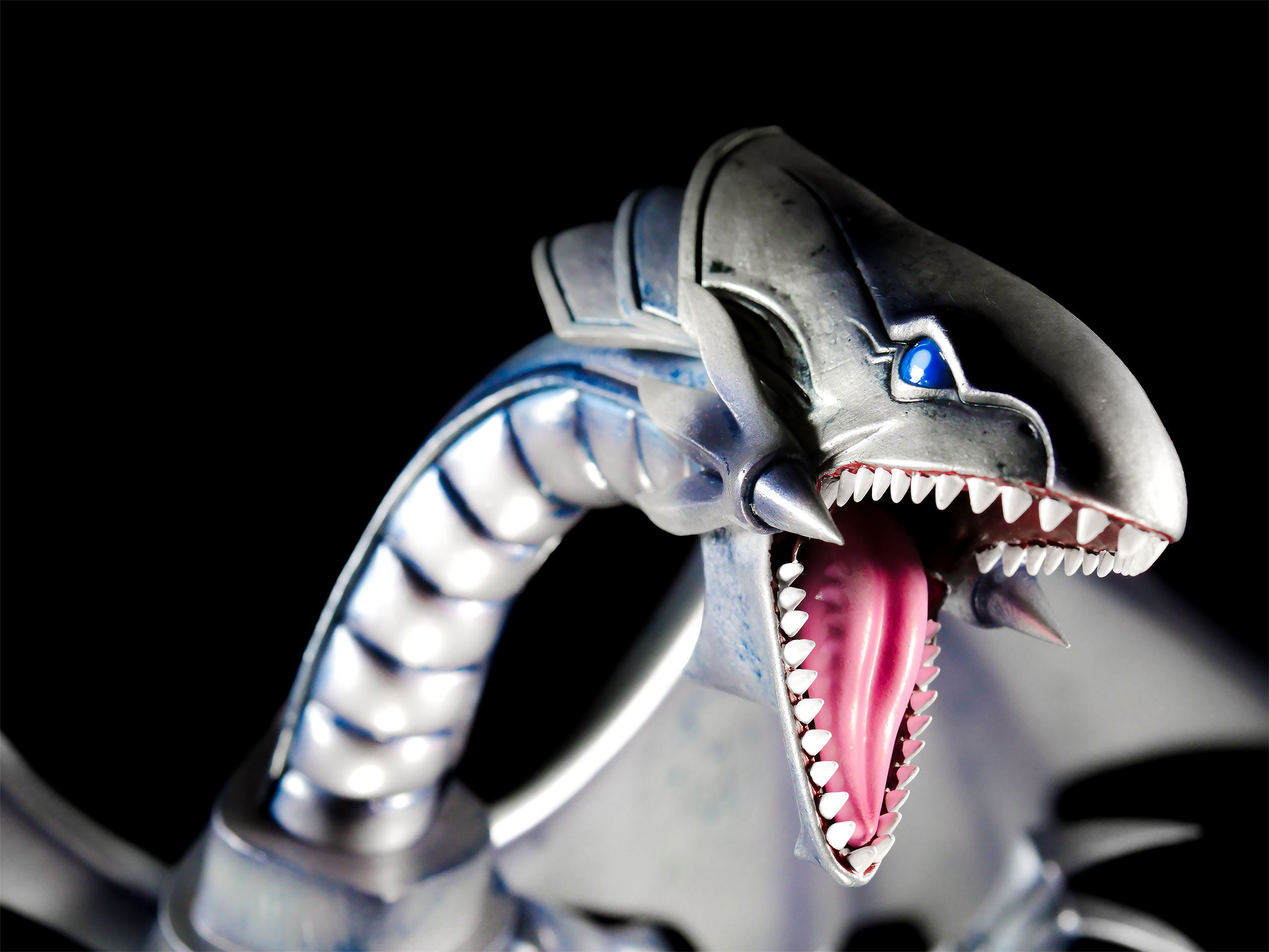 Product image Yu-Gi-Oh! - Blue-Eyed White Dragon Statue