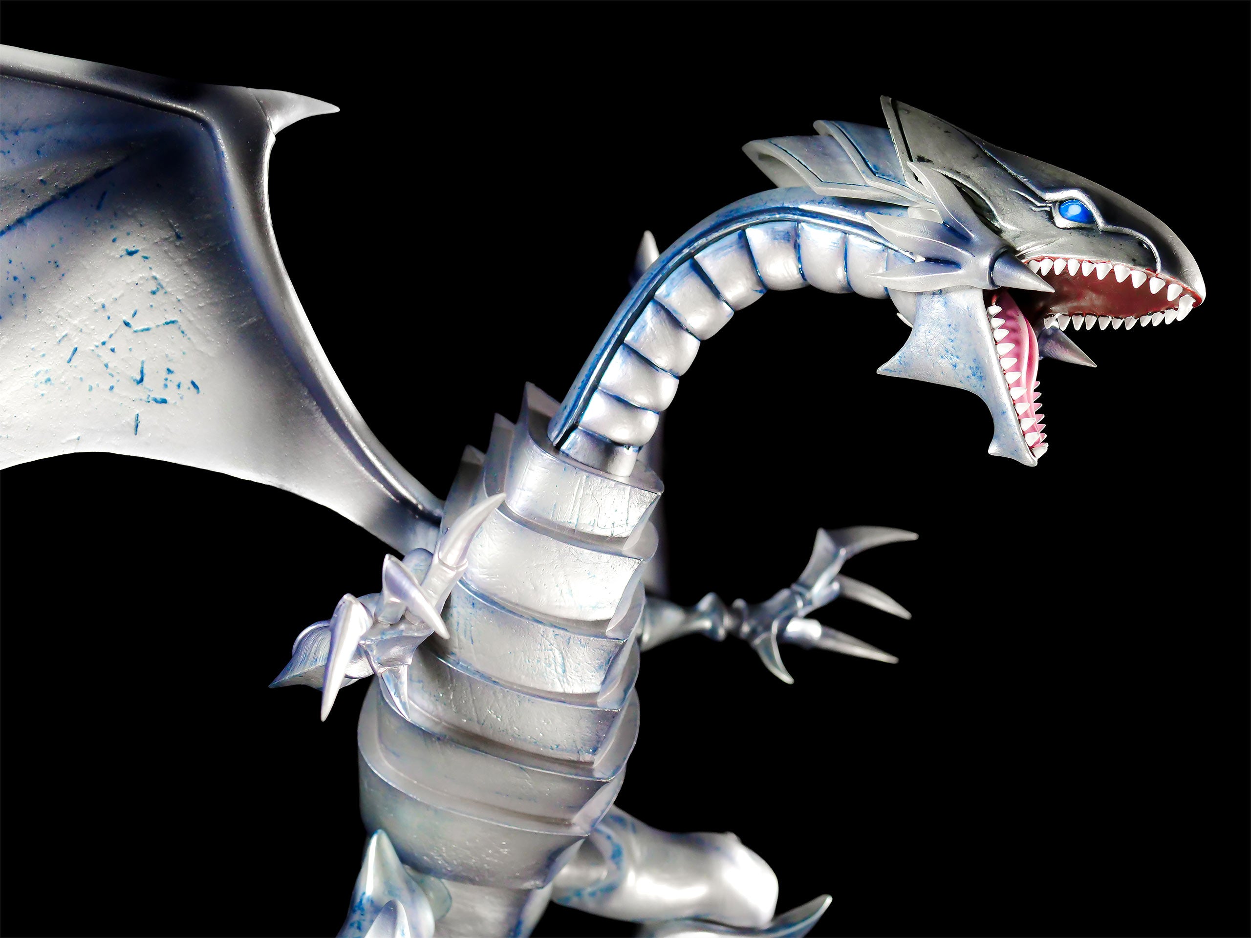 Product image Yu-Gi-Oh! - Blue-Eyed White Dragon Statue