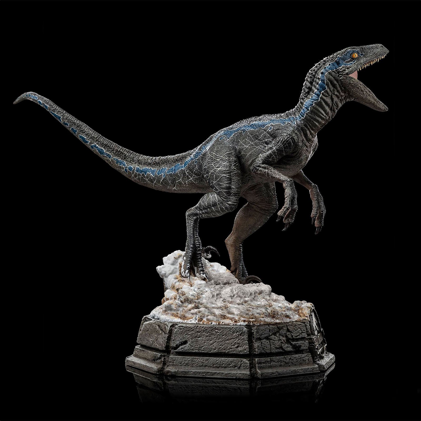 Product image Jurassic World - Blue Art Scale Deluxe Statue