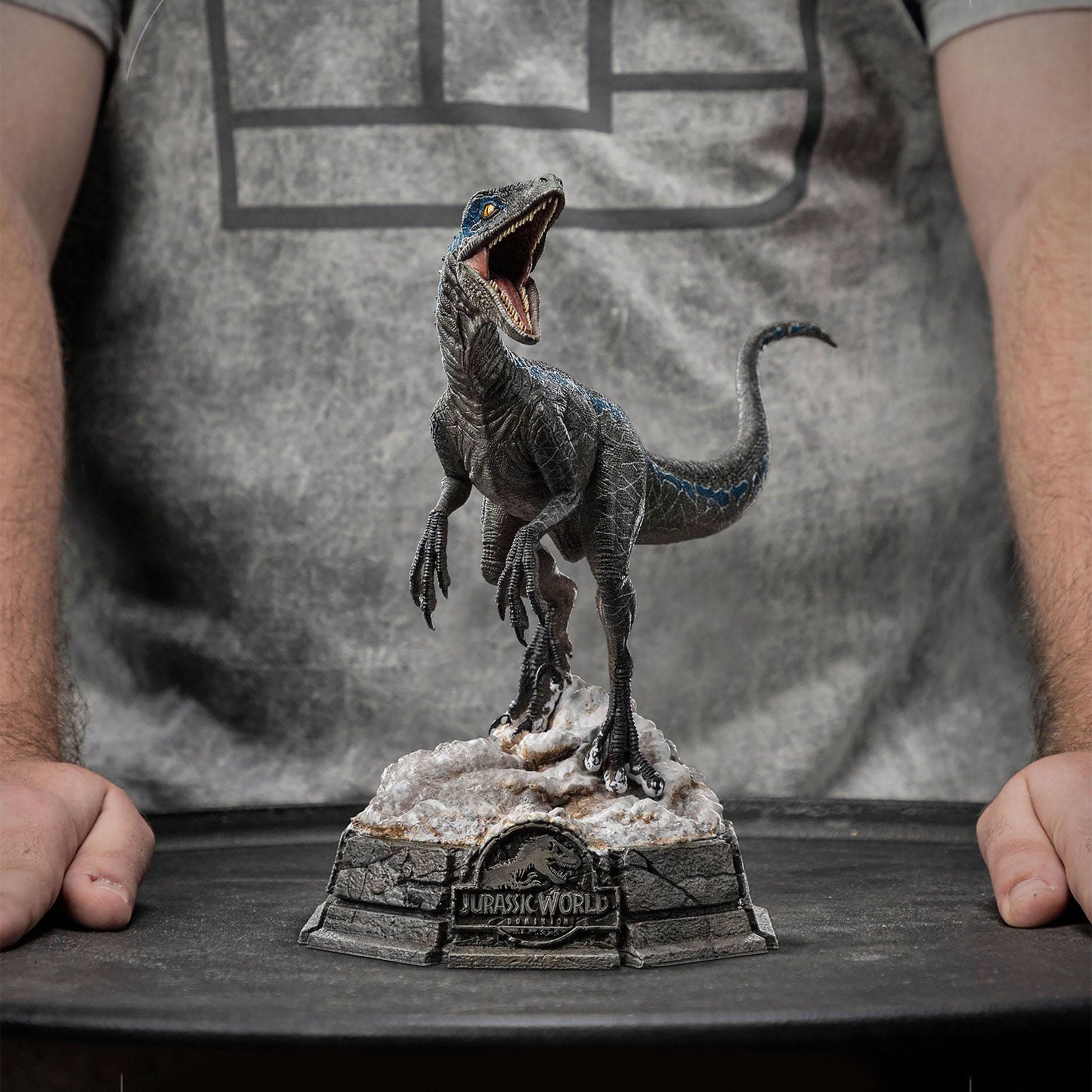 Product image Jurassic World - Blue Art Scale Deluxe Statue