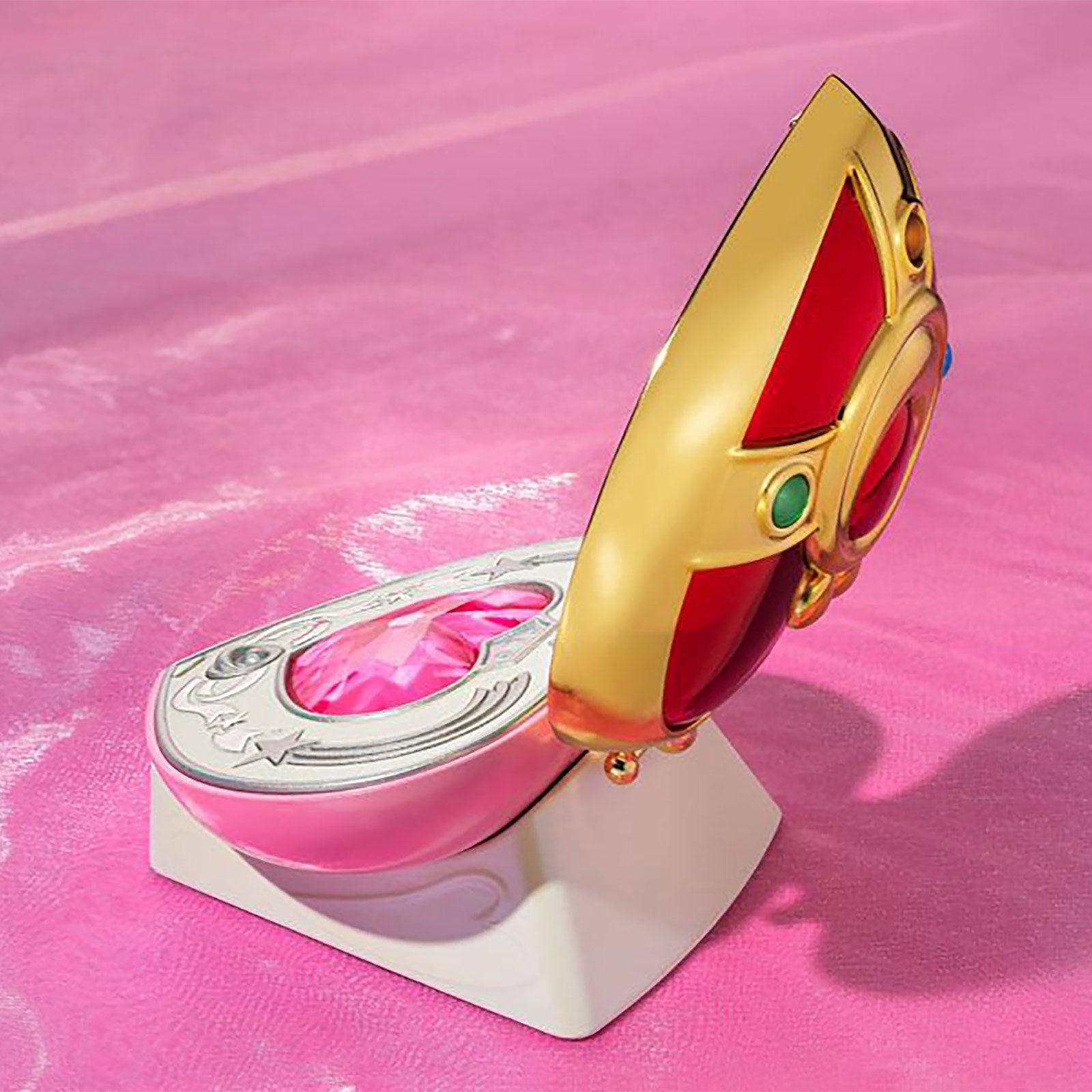 Product image Sailor Moon - Cosmic Heart Compact Brooch Replica