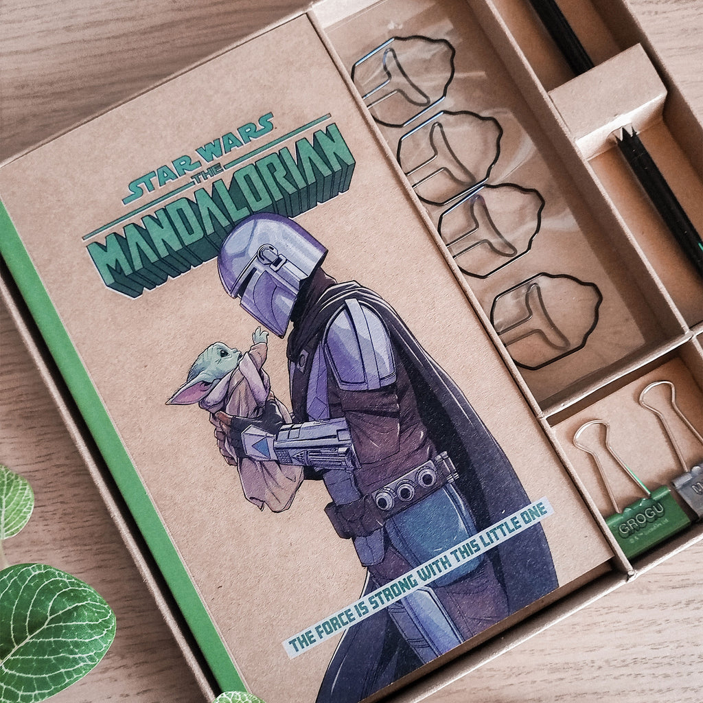 Product image Mandalorian with Grogu Writing Set - Star Wars The Mandalorian