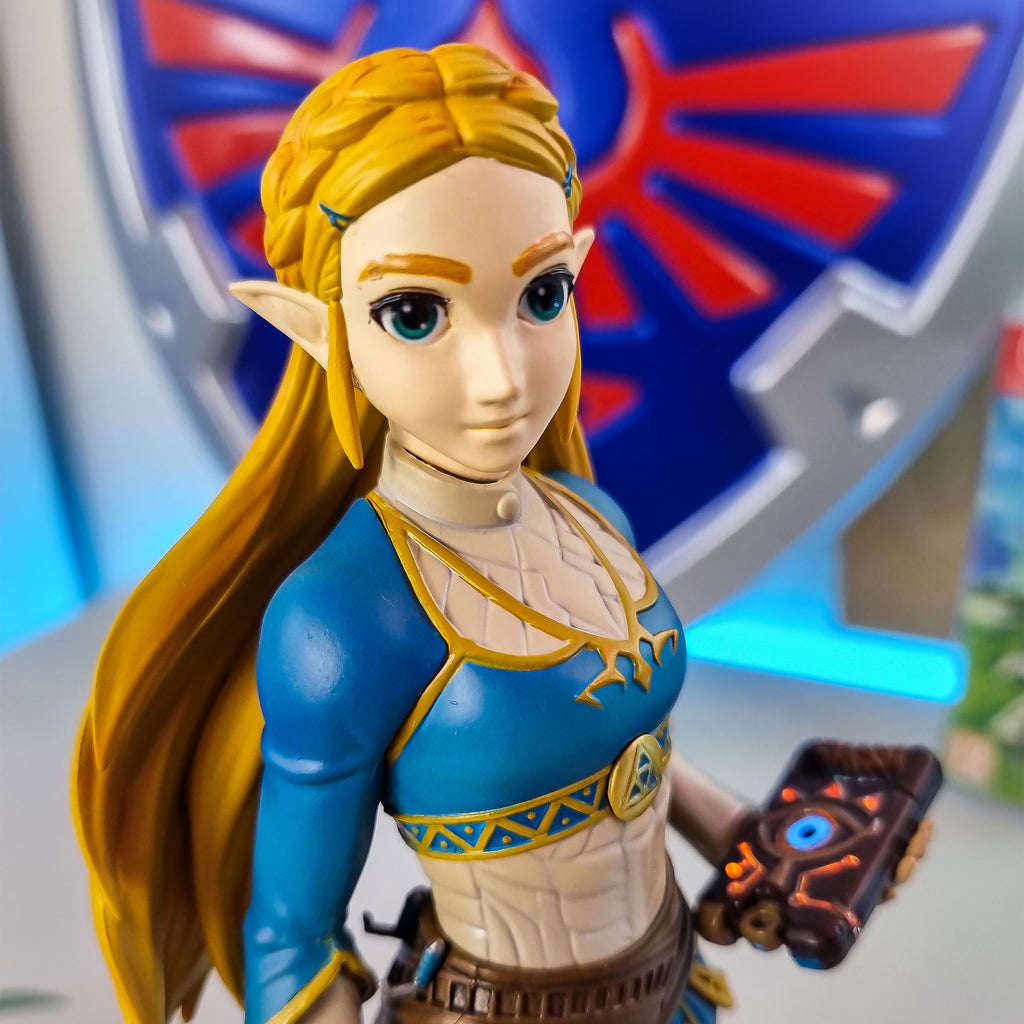 Product image The Legend of Zelda - Breath of the Wild Zelda Statue Collector's Edition with Lighting Function