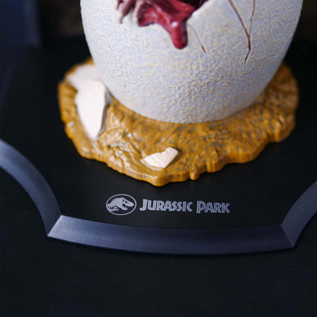 Product image Jurassic Park - Baby Velociraptor Egg Diorama Figure