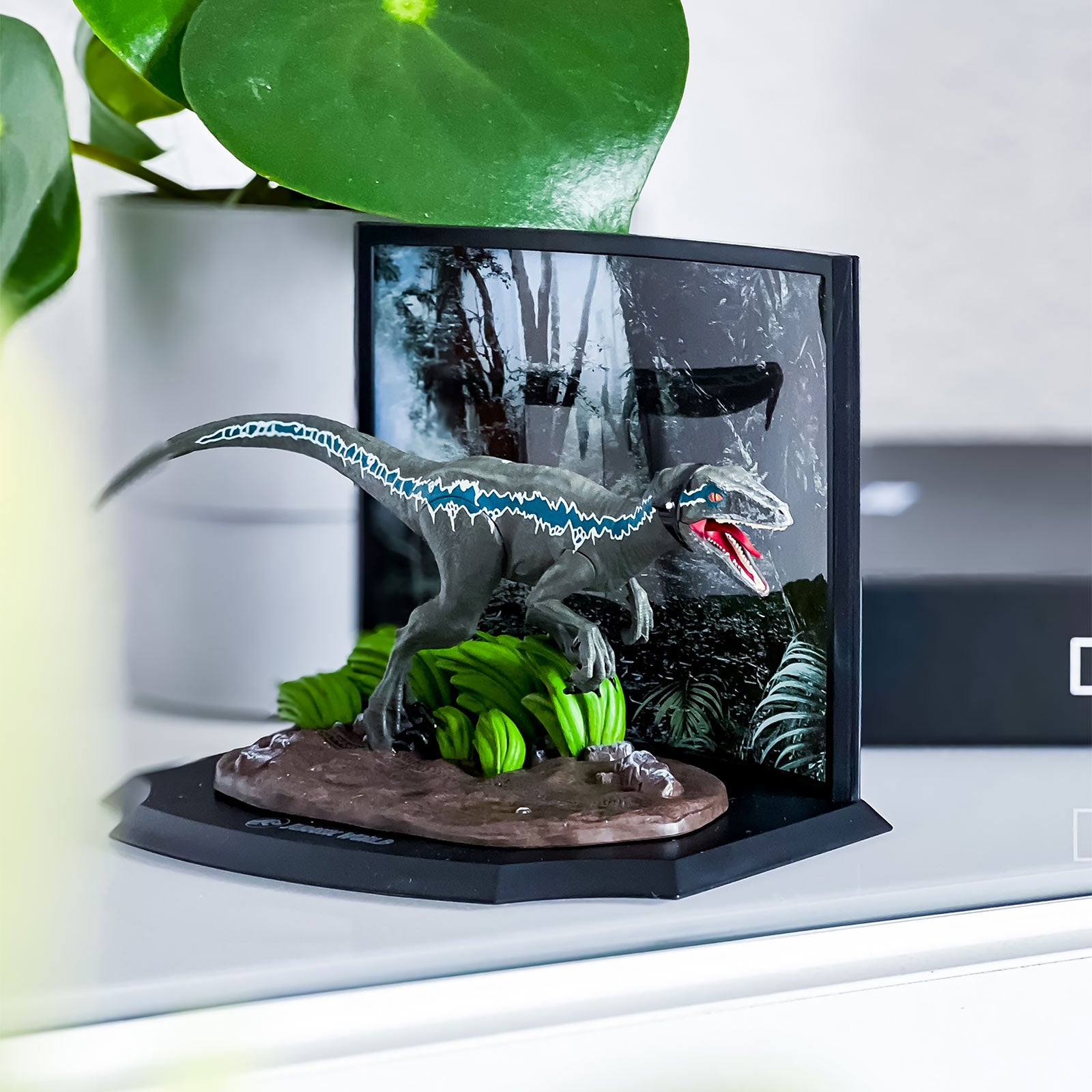 Product image Jurassic Park - Blue Velociraptor Diorama Figure