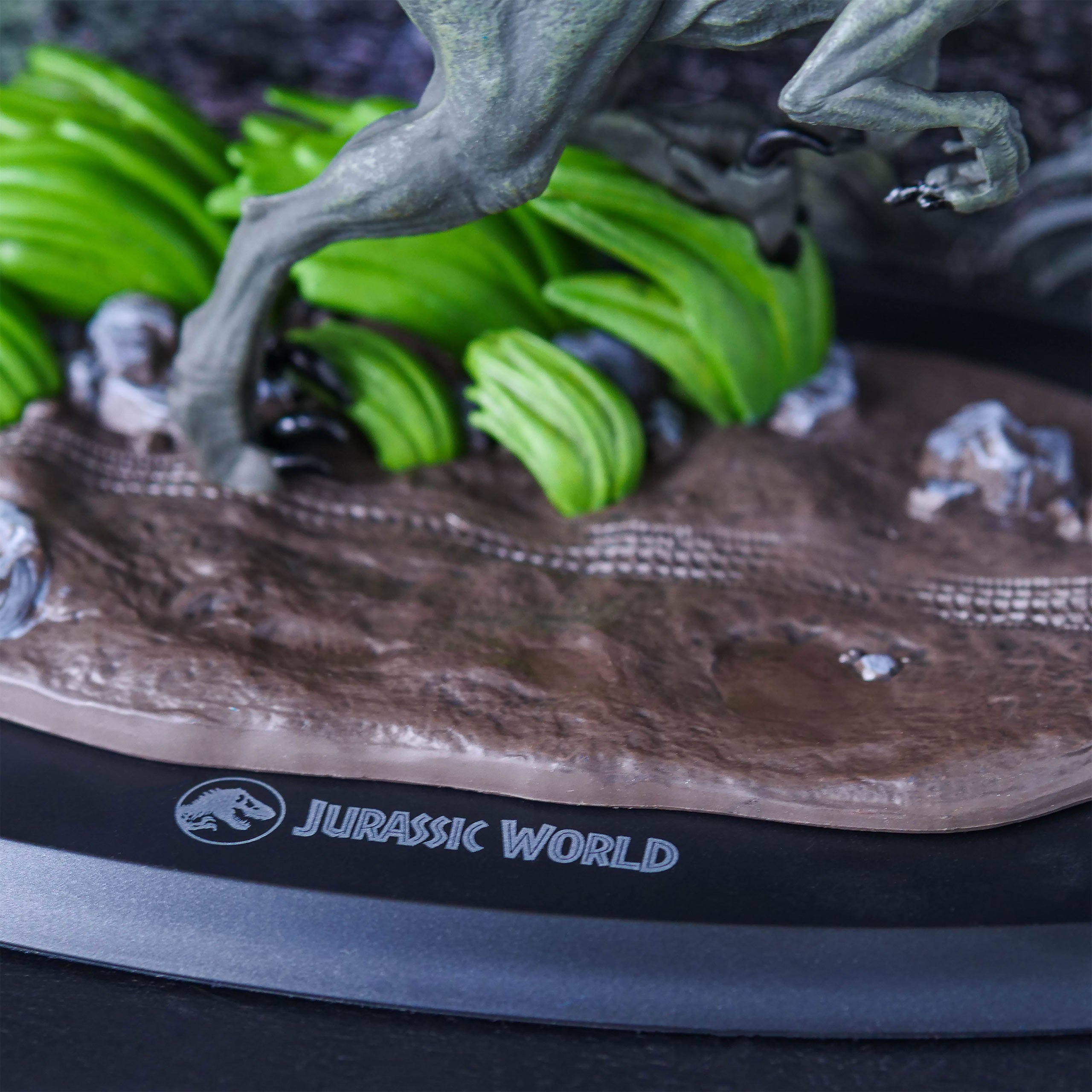 Product image Jurassic Park - Blue Velociraptor Diorama Figure