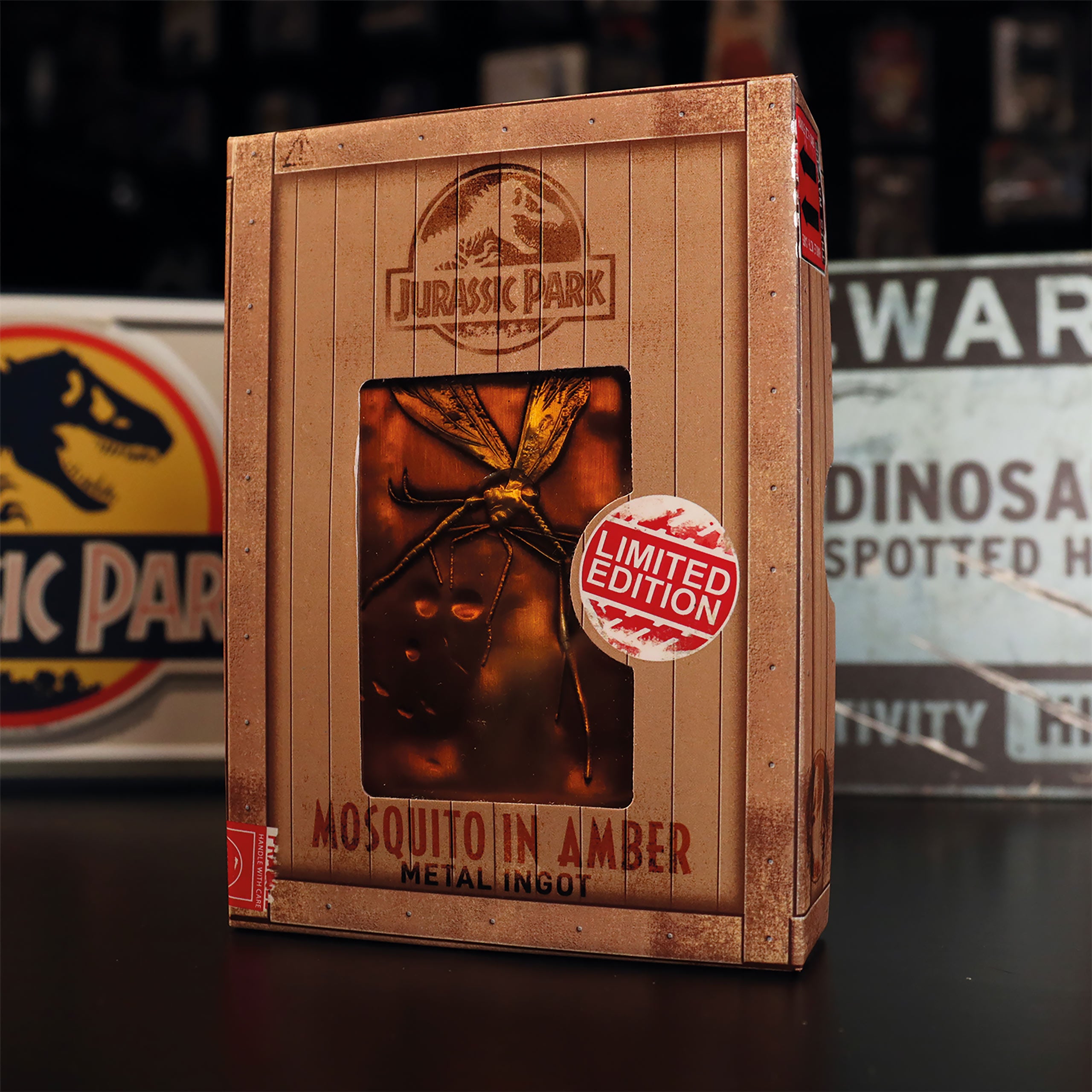 Product image Jurassic Park - Mosquito in Amber Metal Bar Replica Limited
