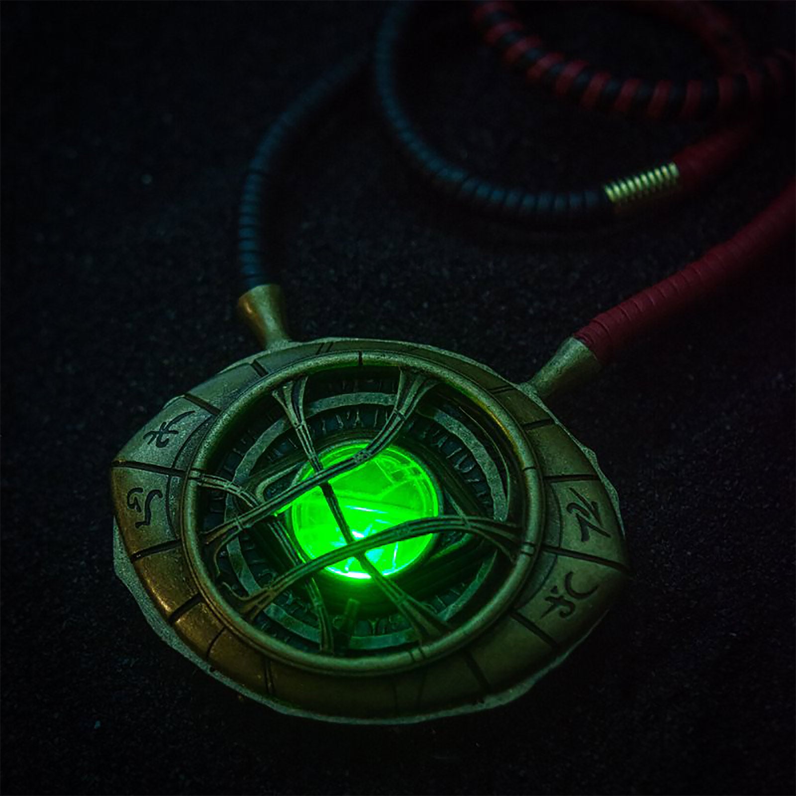 Product image Doctor Strange - The Eye of Agamotto Necklace with Light Effect
