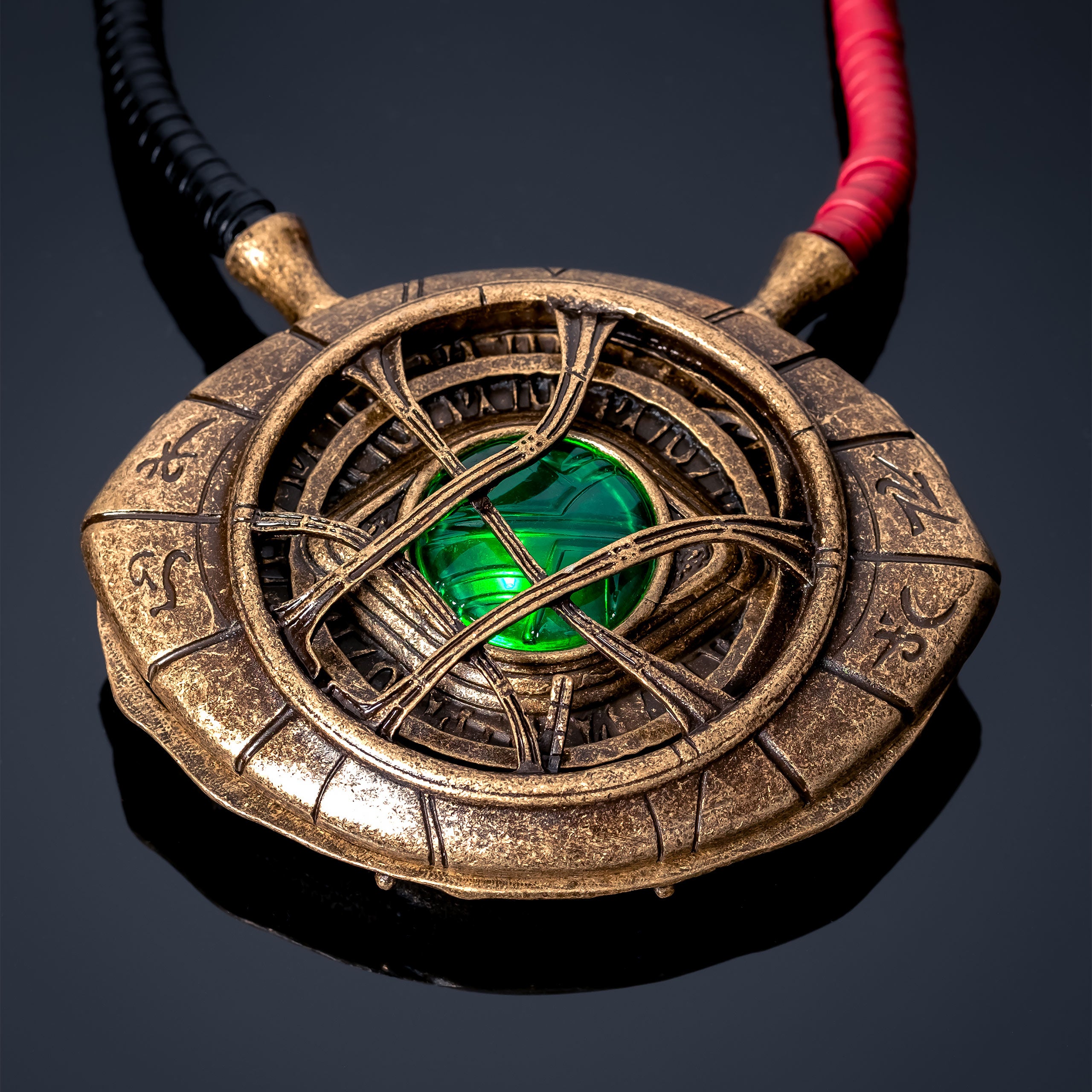 Product image Doctor Strange - The Eye of Agamotto Necklace with Light Effect