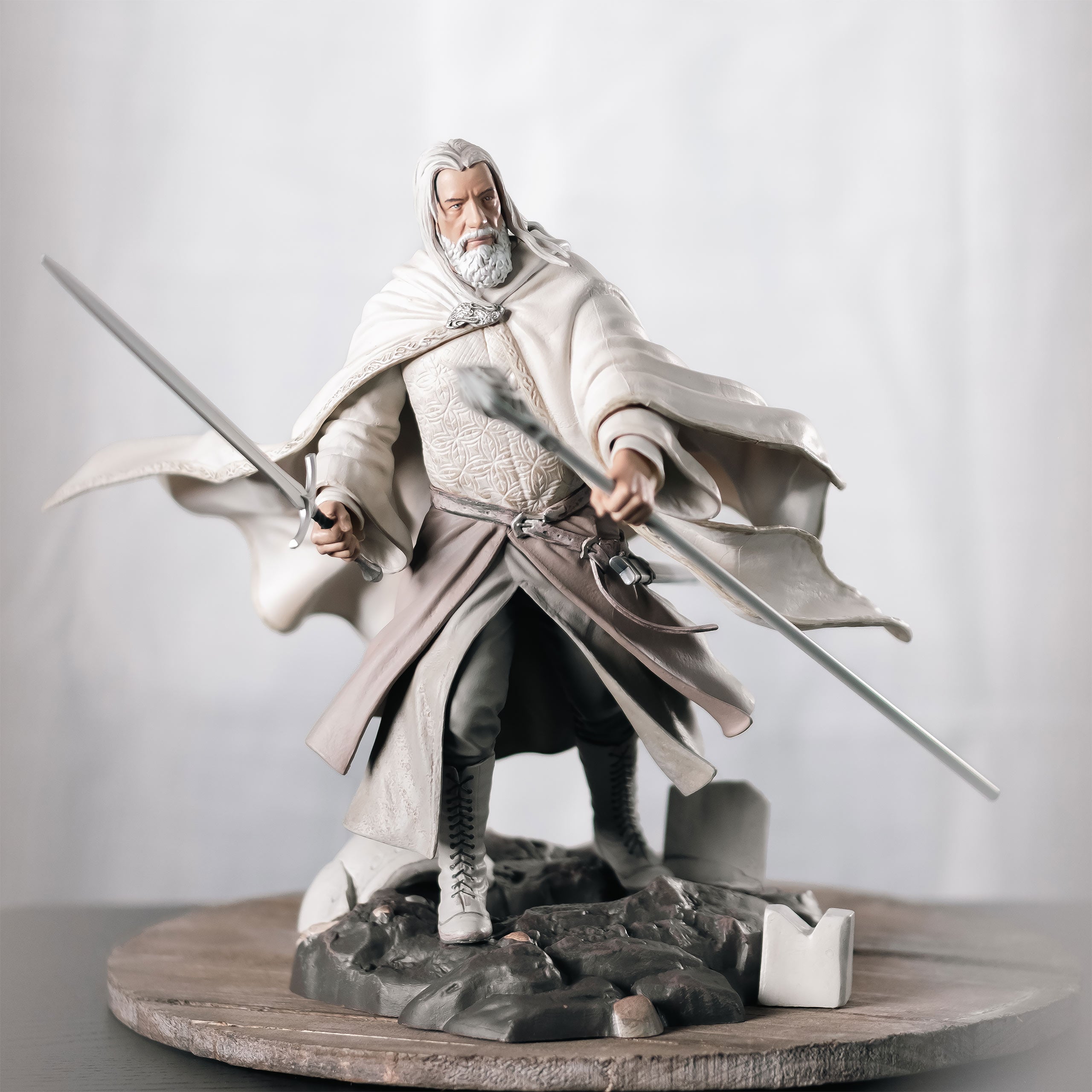 Product image The Lord of the Rings - Gandalf Gallery Deluxe Figure