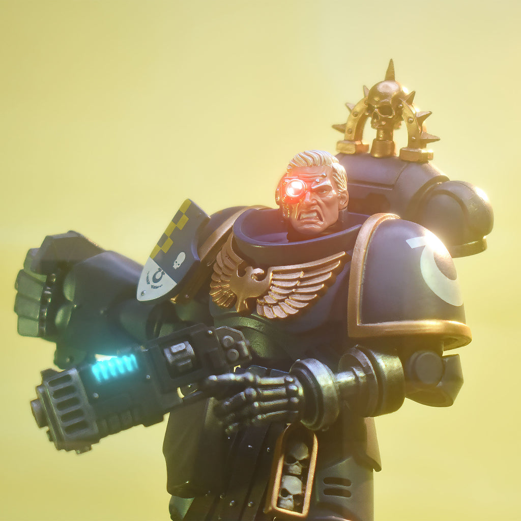 Product image Warhammer 40k - Ultramarines Lieutenant with Power Fist Action Figure