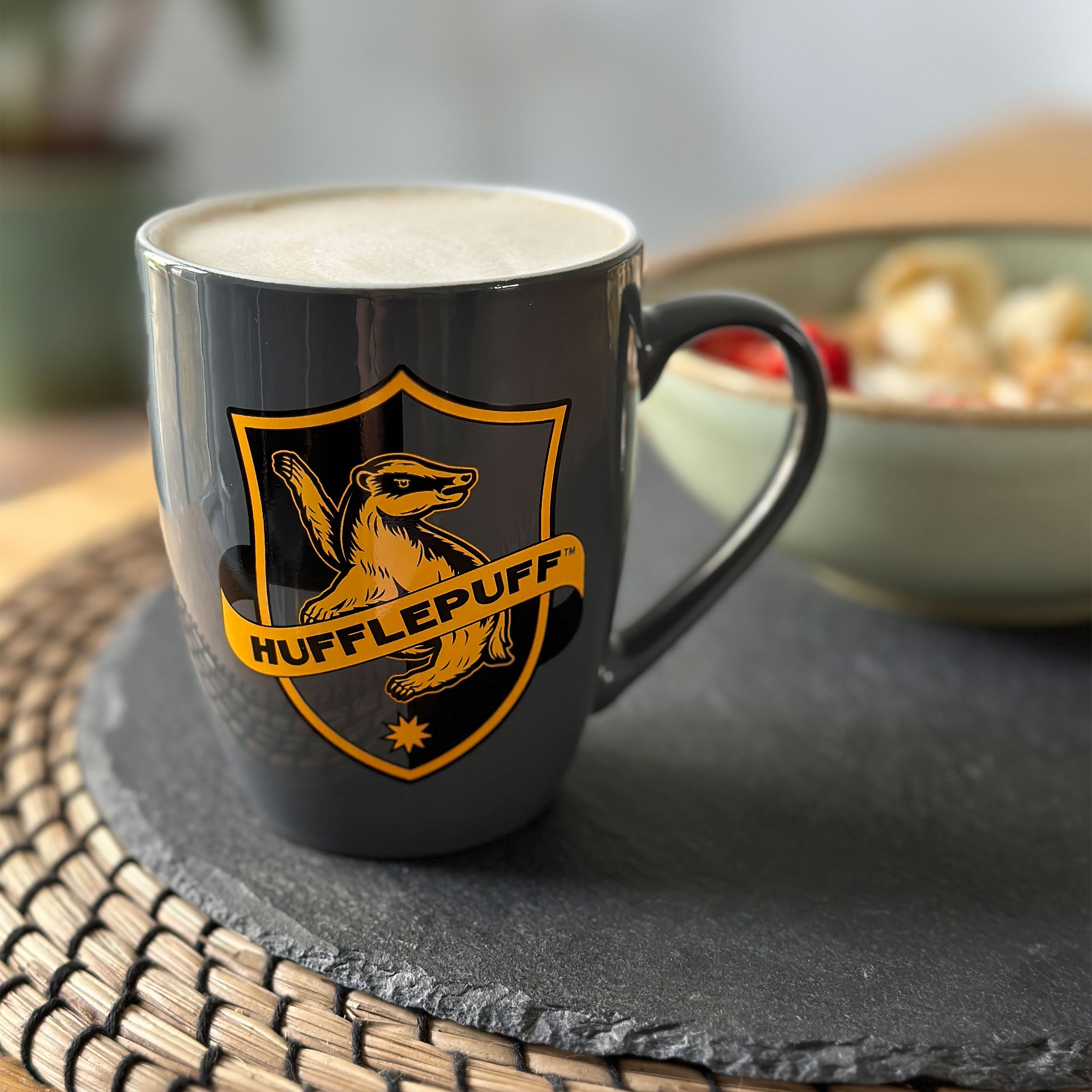 Product image Hufflepuff Logo Mug grey - Harry Potter
