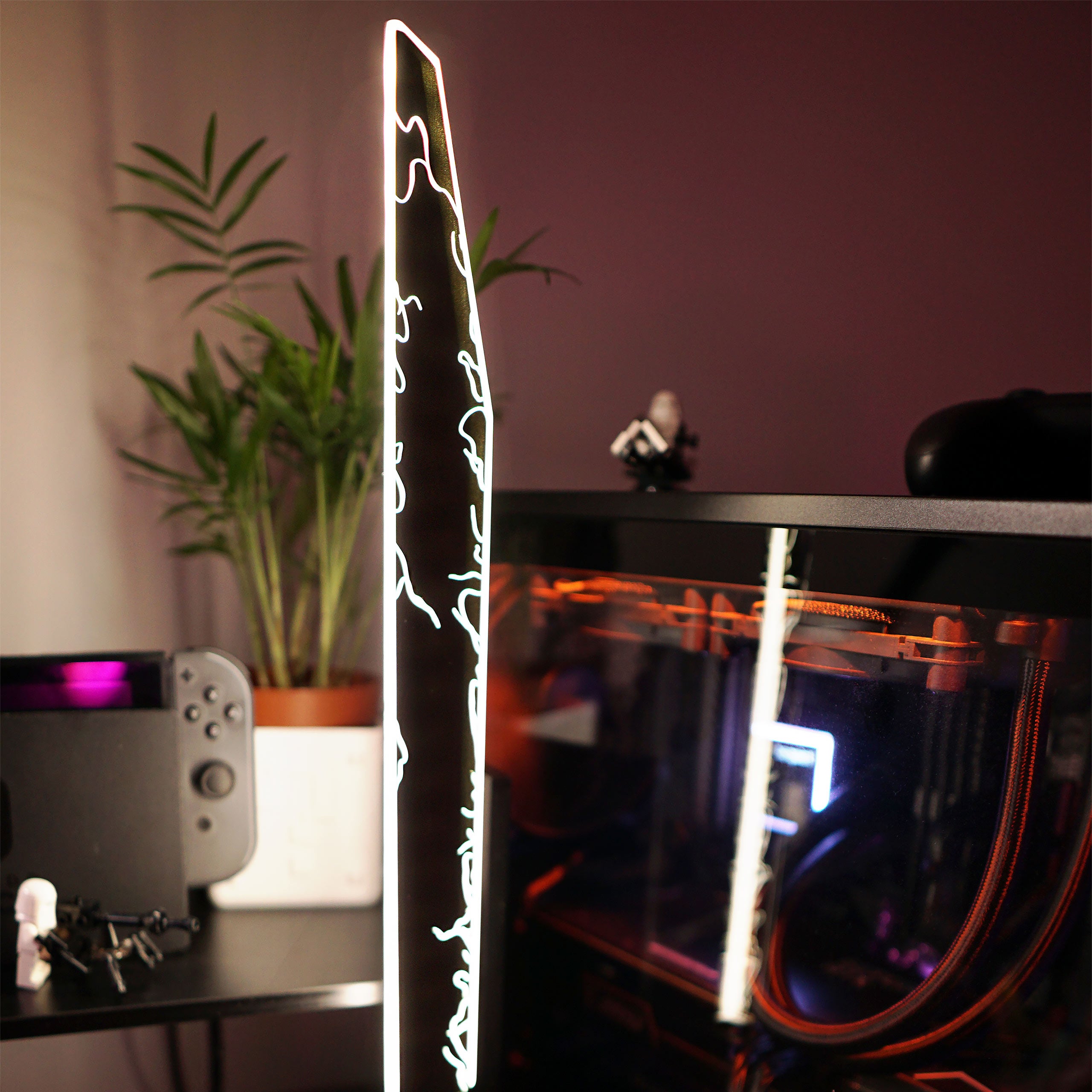 Product image Mandalorian Darksaber Lightsaber Table Lamp - Star Wars